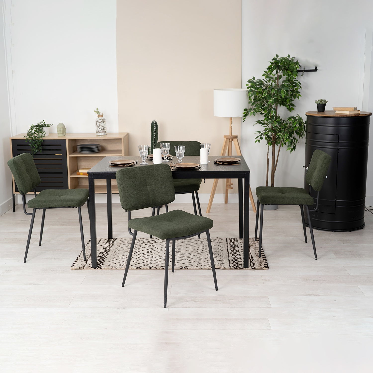 Round Table Table Table Table Timber Ø80 cm with 4 black velvet chairs, modern and comfortable style