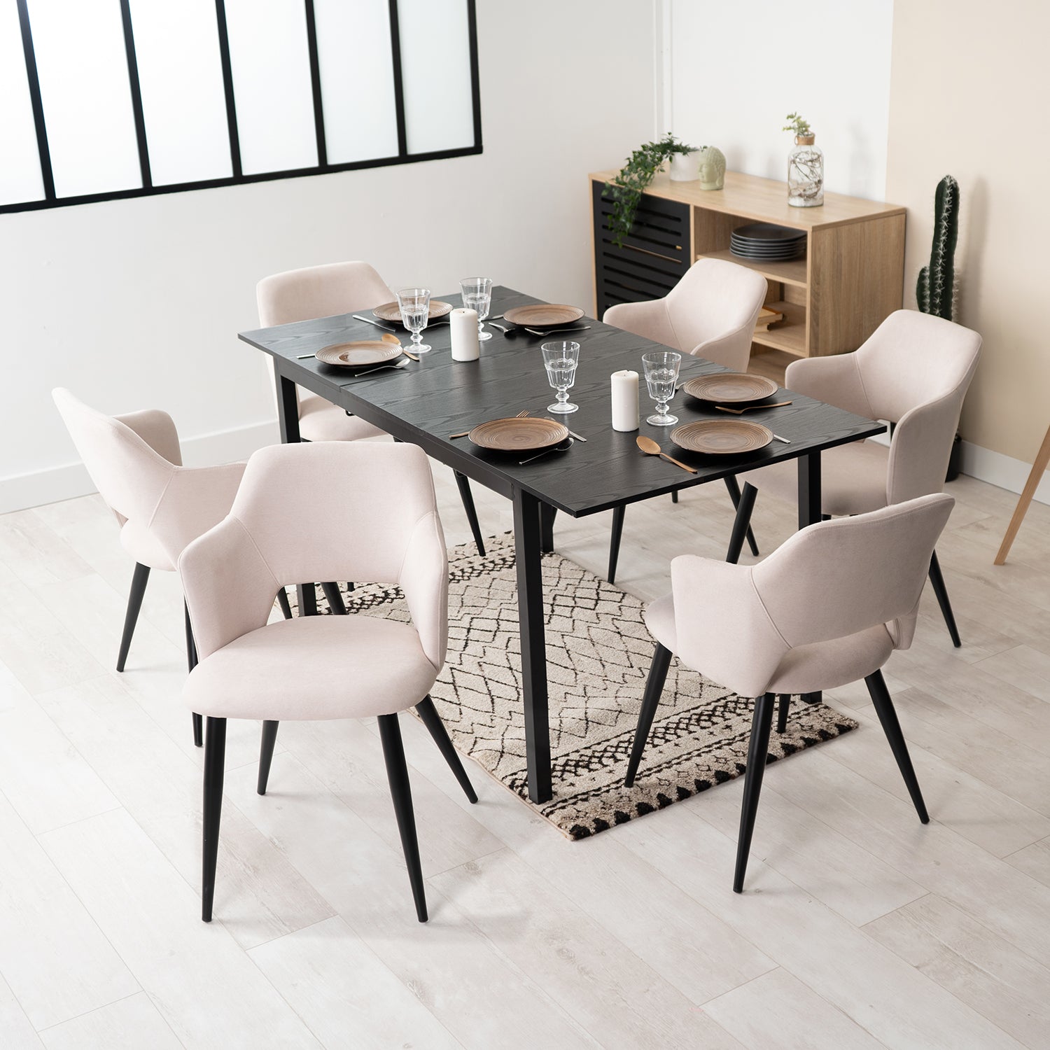 Round Table Table Table Table Timber Ø80 cm with 4 black velvet chairs, modern and comfortable style