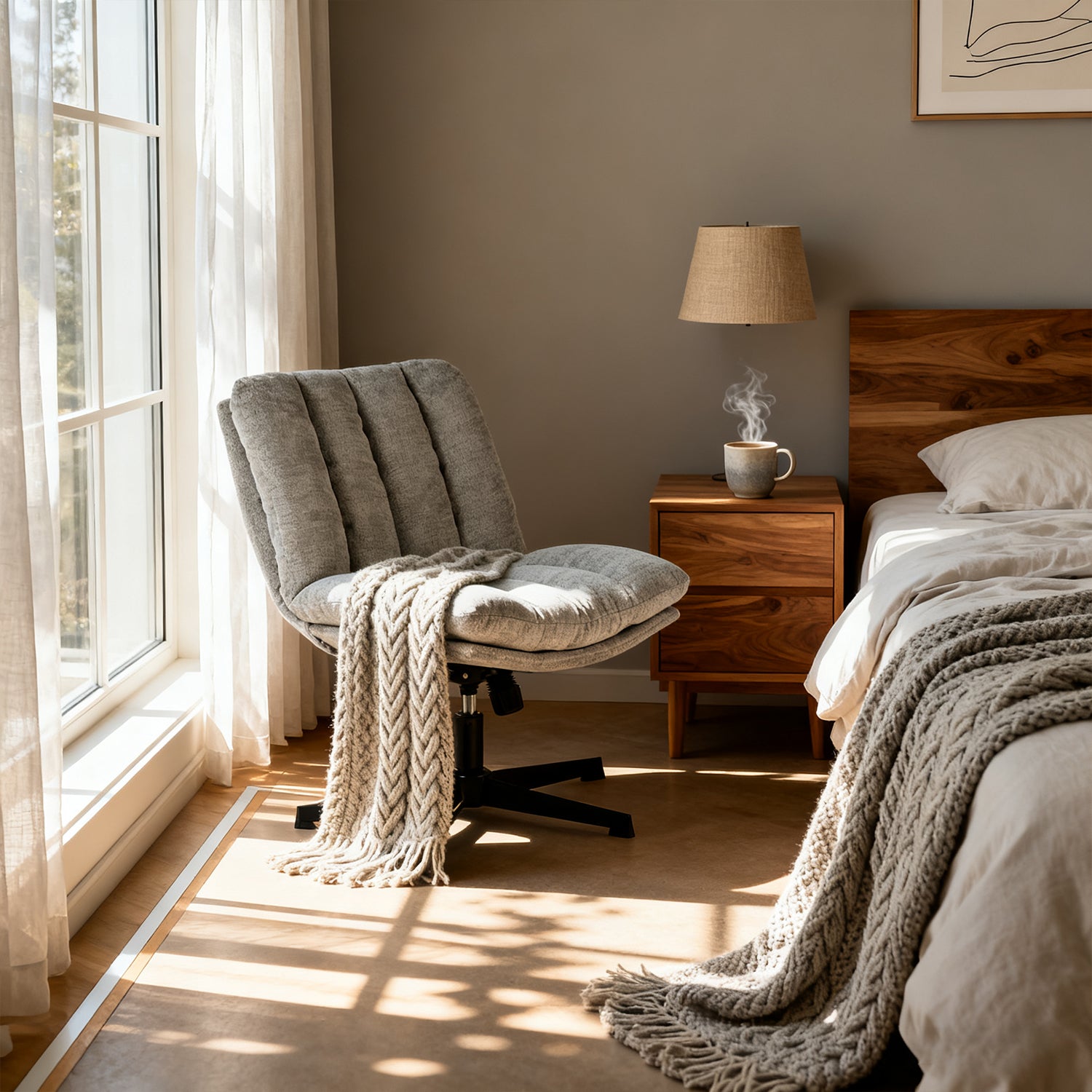 Drehbarer, verstellbarer Freizeitsessel mit Armlehnen aus beigem Cord – DUROTHIL