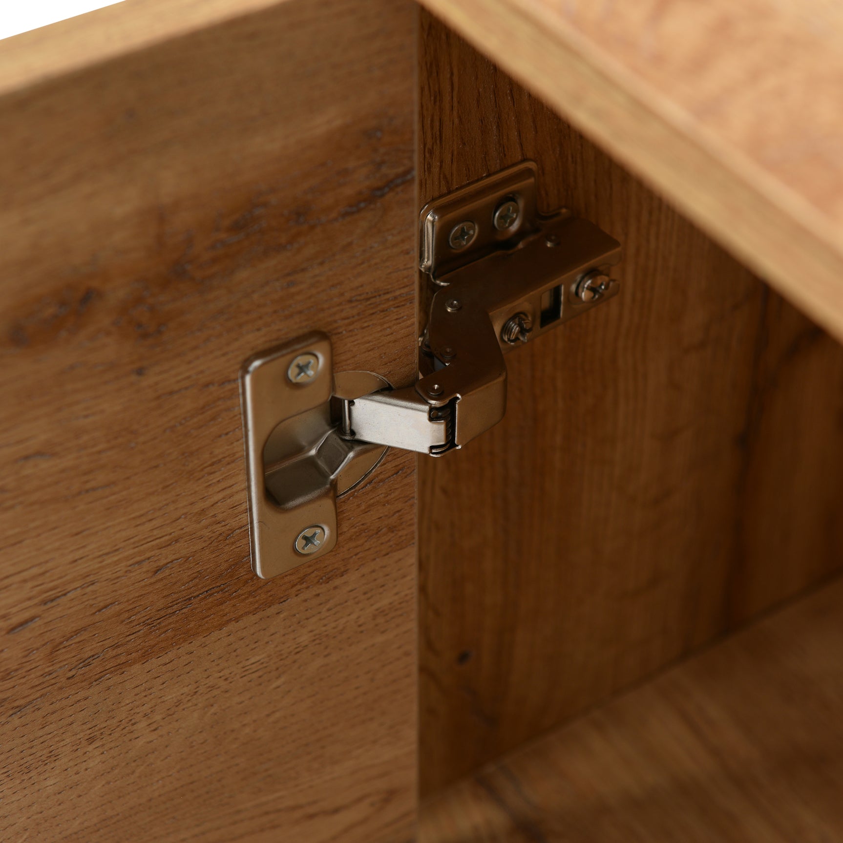 Modernes niedriges Buffet 160 cm in Naturholz mit 3 Türen, verstellbaren Regalen und schwarzen Füßen - 160 x 35 x 76 cm