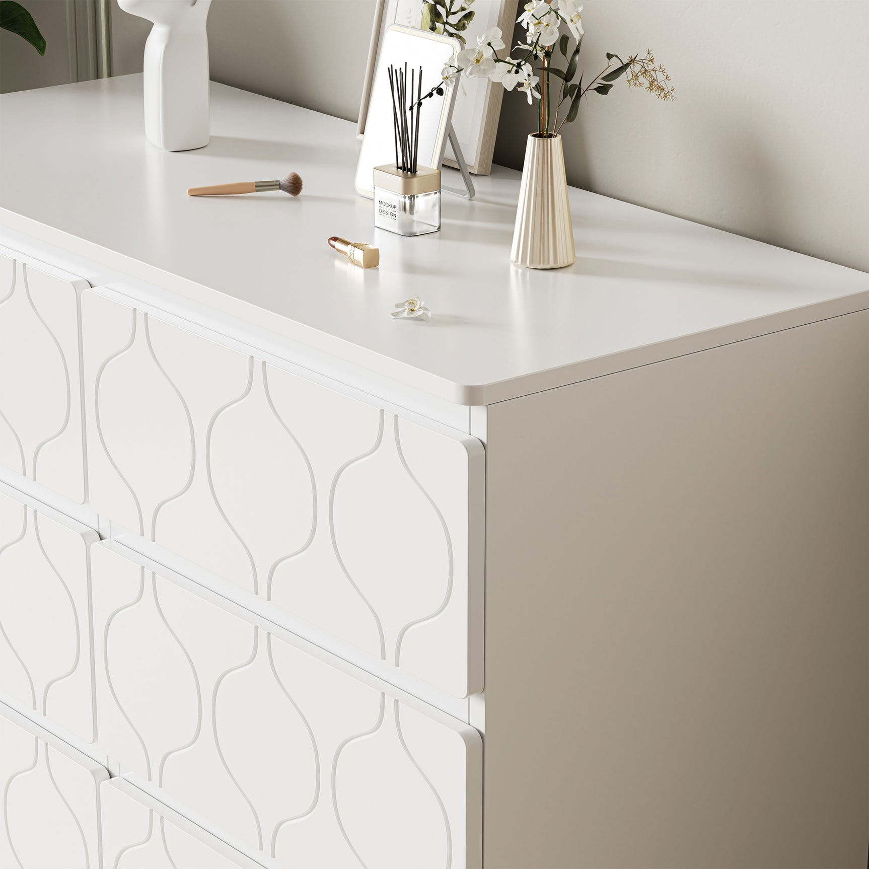 Commode blanche avec 6 tiroirs au design ondulé, finition laquée élégante et coins renforcés