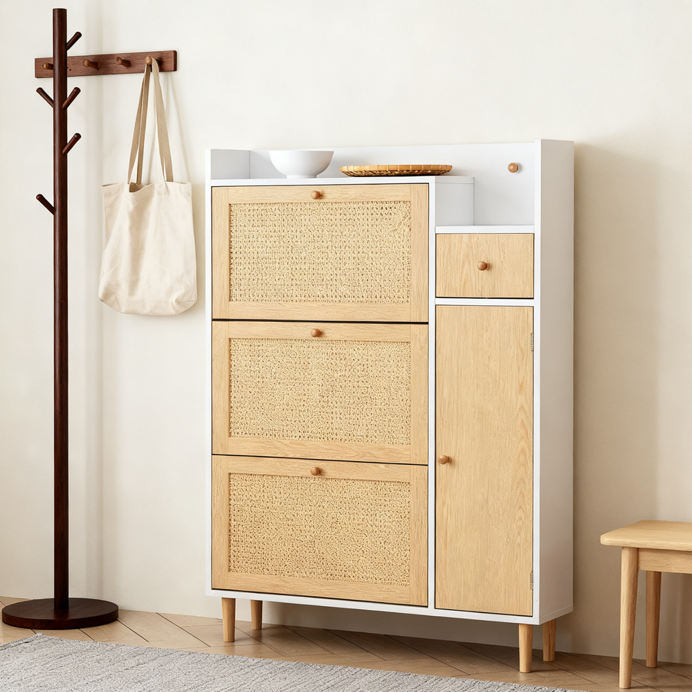 Meuble à chaussures en bois et rotin 90x17x125 cm avec 3 portes basculantes, 1 tiroir et pieds en bois massif, idéal pour entrée étroite et petits espaces