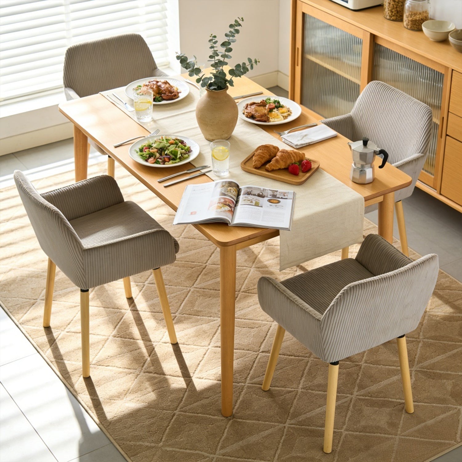 Lot de 4 chaises de salle à manger de style scandinave avec pieds en bois et accoudoirs en velours côtelé gris - ELIA