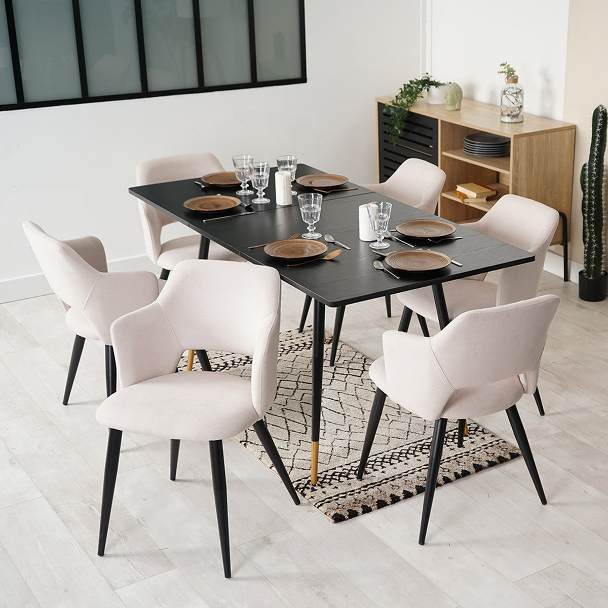 Ensemble de salle à manger comprenant une table extensible et 6 fauteuils avec accoudoirs en tissu beige