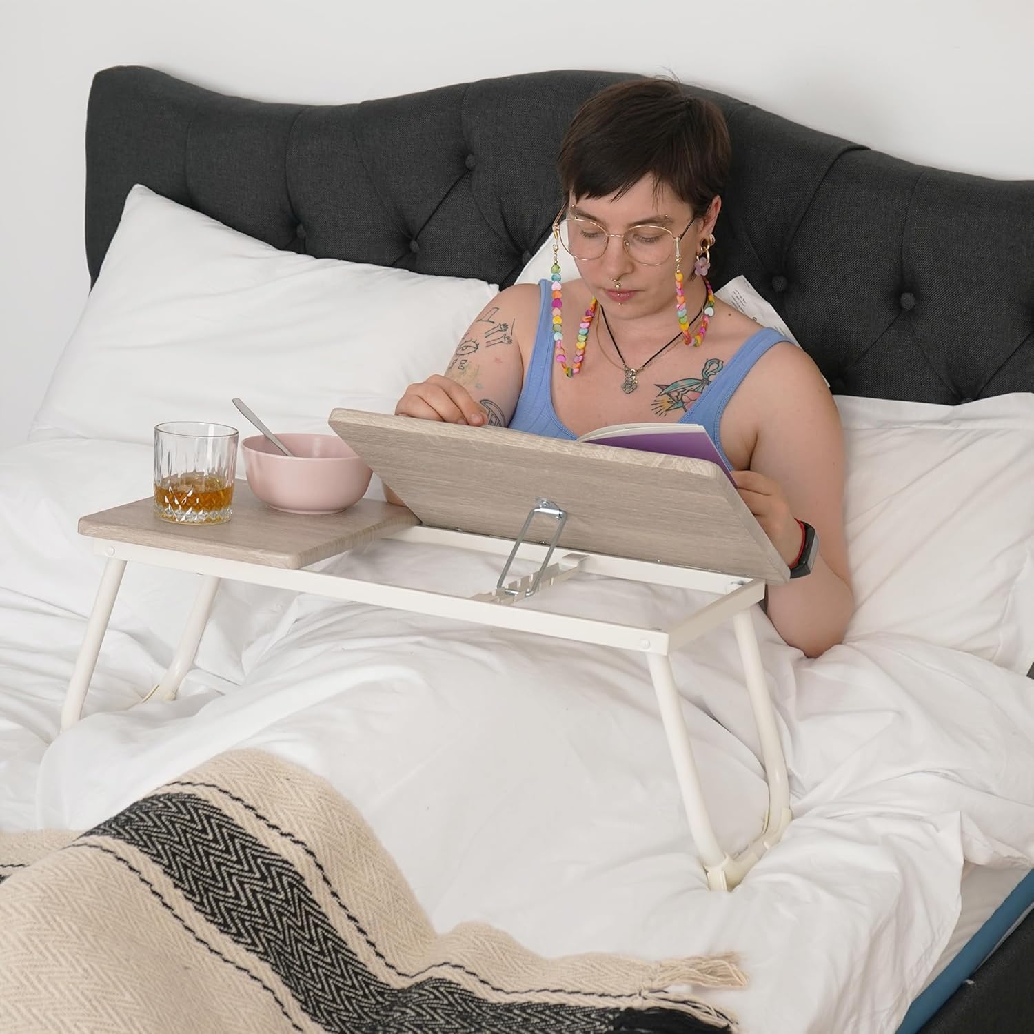 Table de lit/Support ordinateur pc pliable en bois et métal blanc - MAMIE