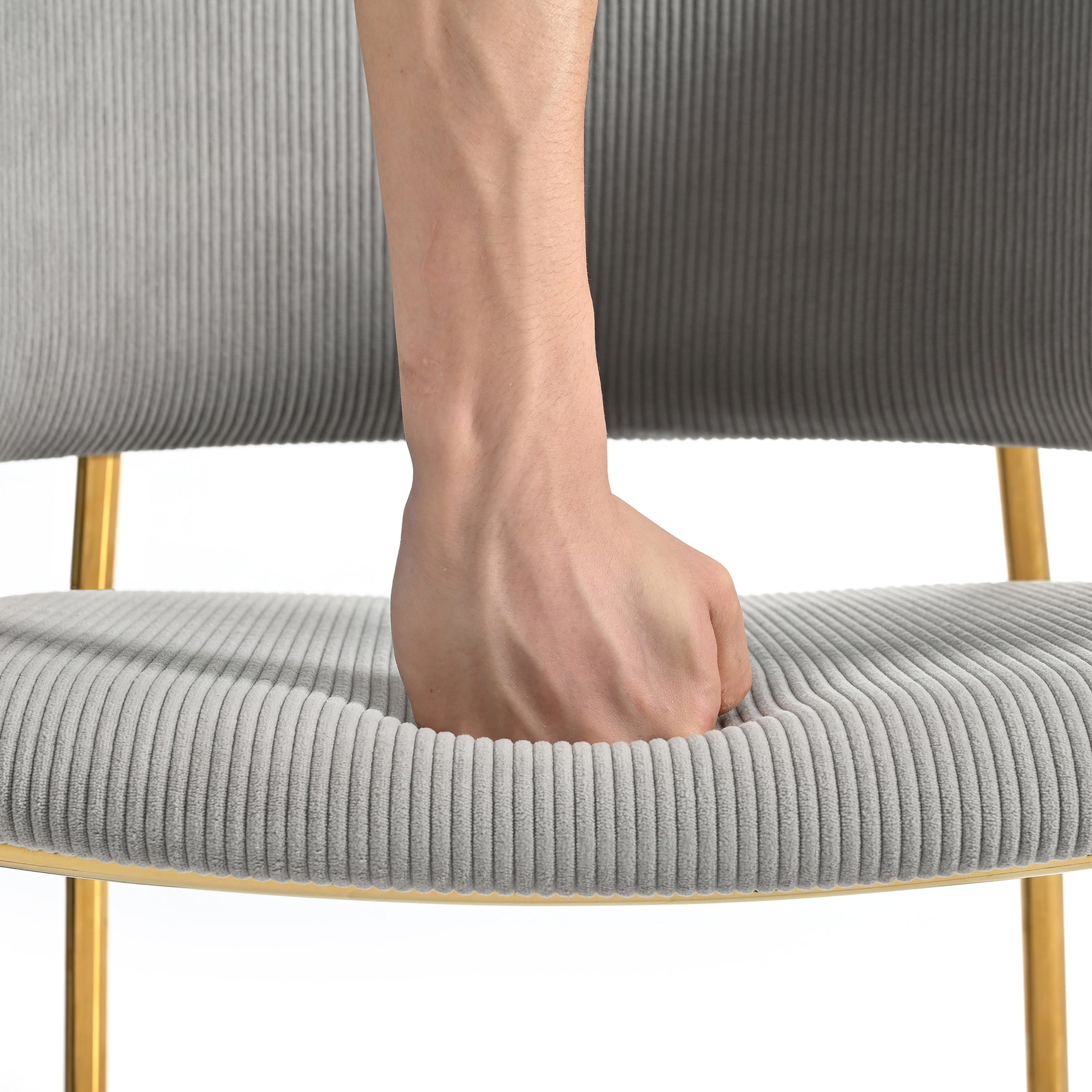 Set von 2 modernen grauen Stühlen mit gehacktem Stoff mit geneigten Holz- und Metallfüßen, ergonomischen Rückenlehnen und verstellbaren Füßen