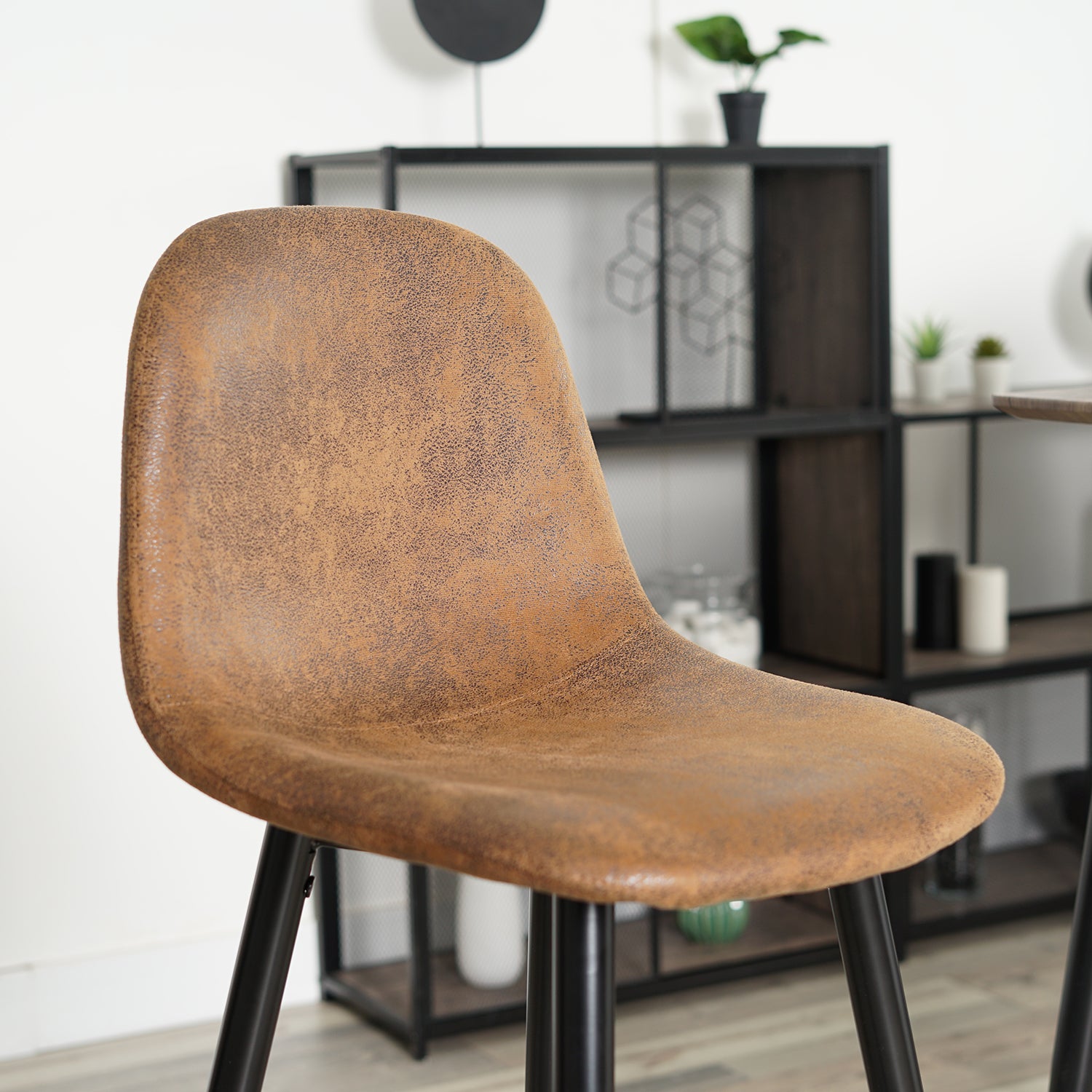 Set mit 6 industriellen Barhockern mit Wildlederrücken – CHARLTON BAR