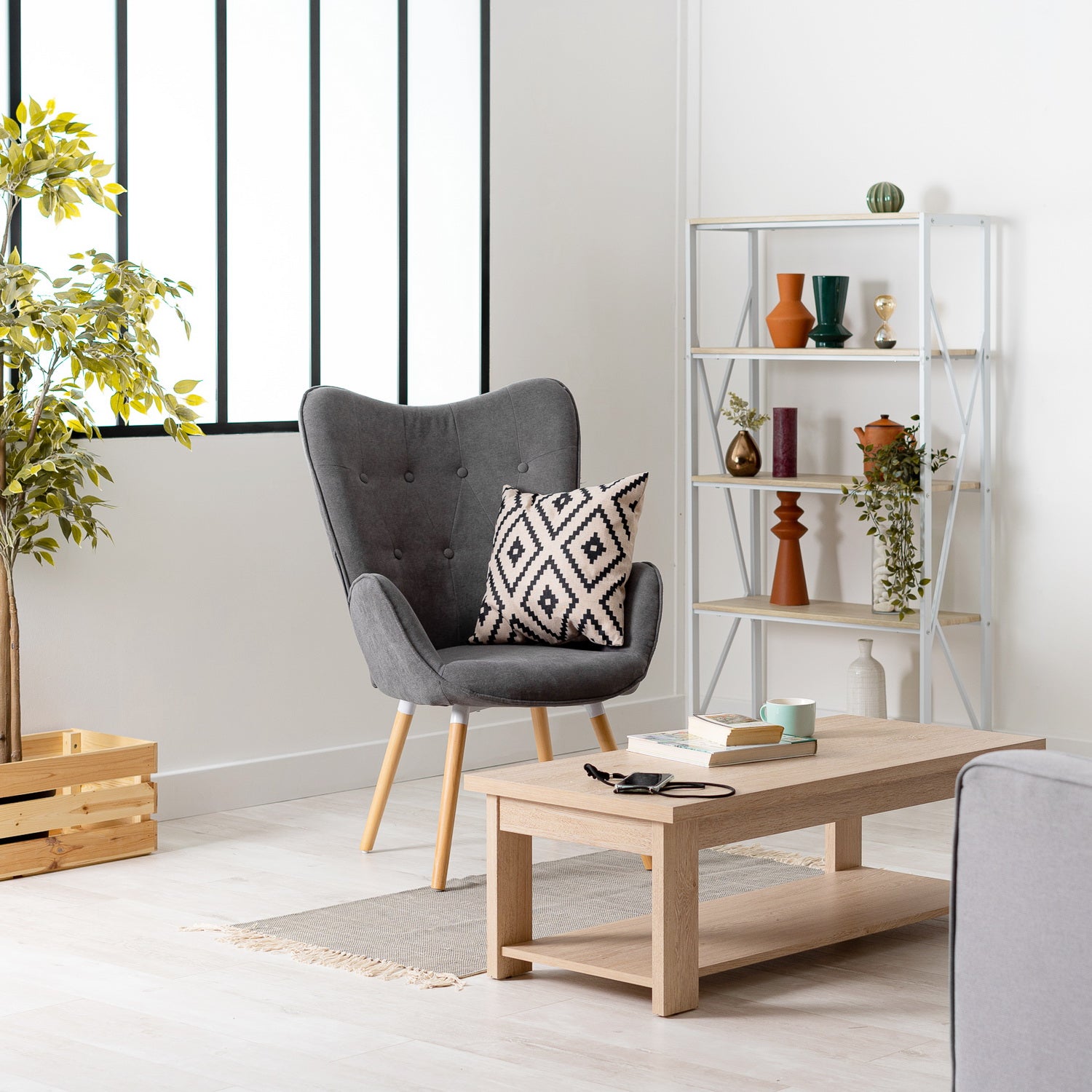 Fauteuil scandinave avec accoudoirs en tissu gris foncé capitonné - KAS