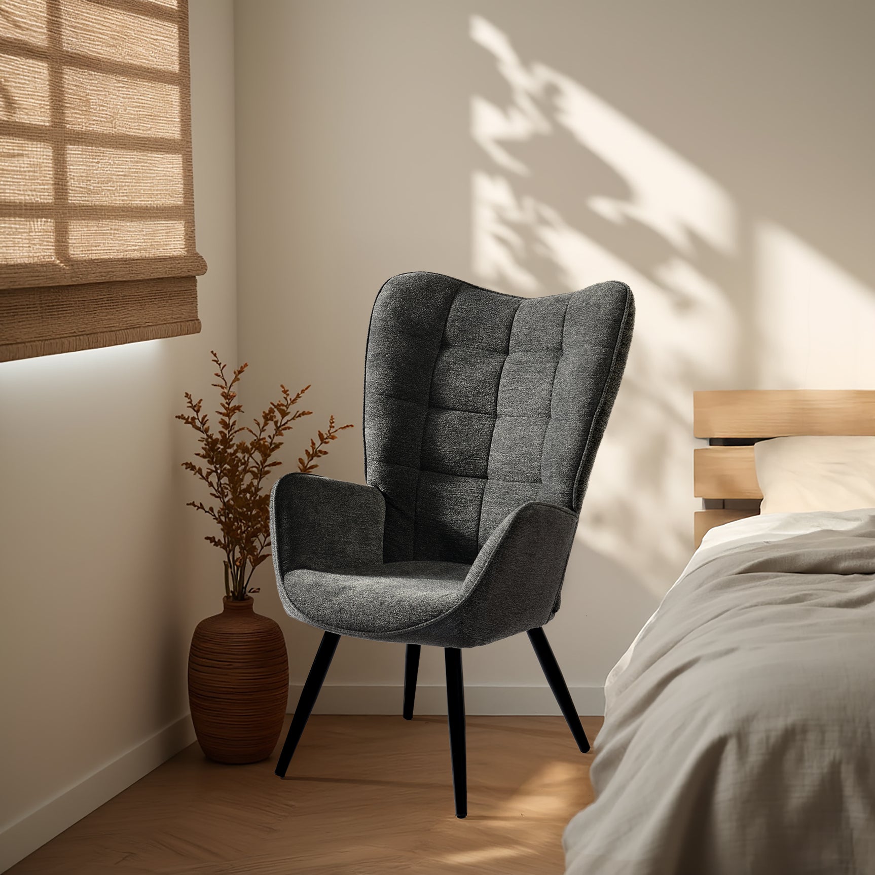 Fauteuil scandinave avec accoudoirs en tissu gris foncé à surpiqûres - FUNKEL