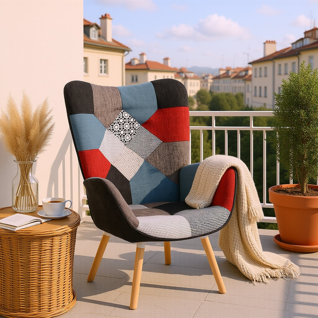 Fauteuil scandinave avec accoudoirs en tissu patchwork à surpiqûres - FUNKEL