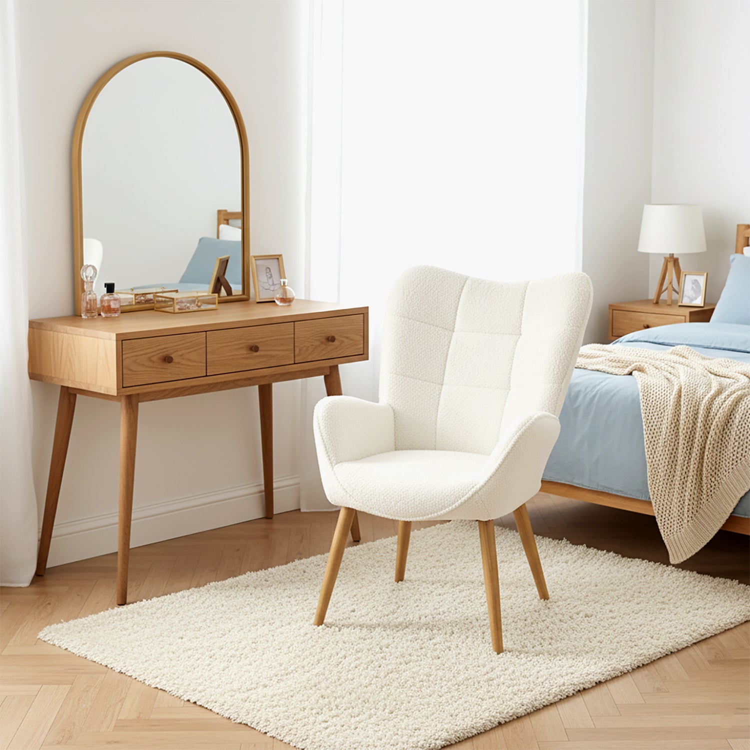 Fauteuil scandinave avec accoudoirs en tissu mouton bouclette beige à surpiqûres - KANAS