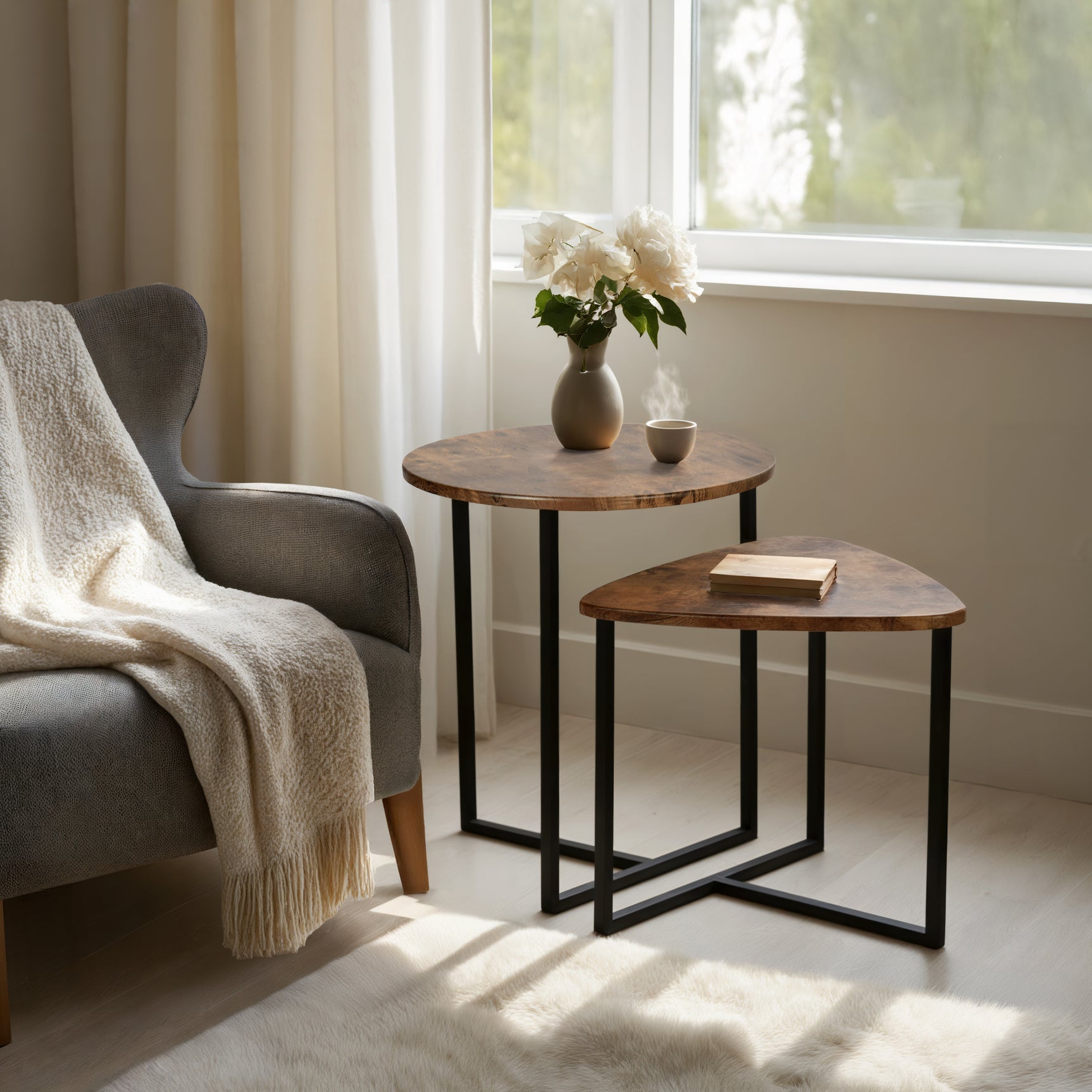 Lot de 2 tables basses gigognes style vintage et industriel en métal noir et bois imitation bois ââ‚?LAYA VINTAGE