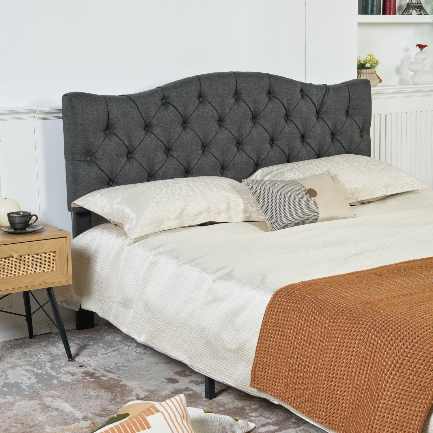 Lit double (140 x 190cm) avec tête de lit capitonnée en tissu gris (matelas non inclus) - LEON