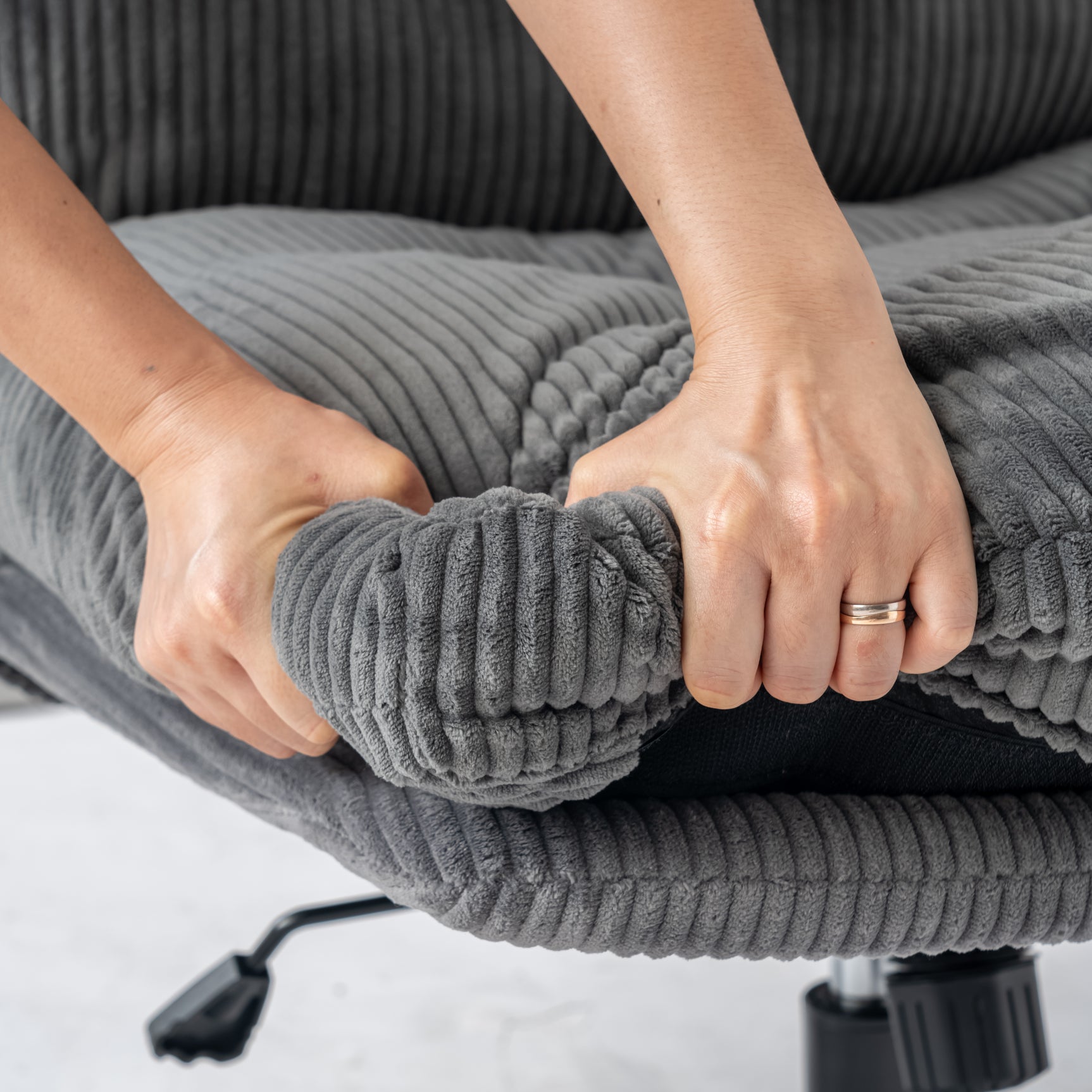 Fauteuil lounge pivotant et réglable en velours côtelé gris - ALINTONEX