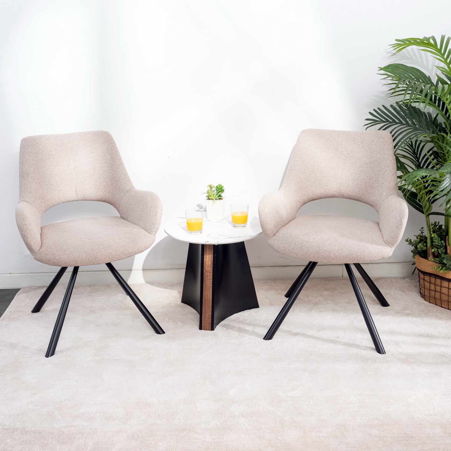 Set mit 6 skandinavischen Esszimmerstühlen mit Armlehnen aus beigem Stoff – BETH