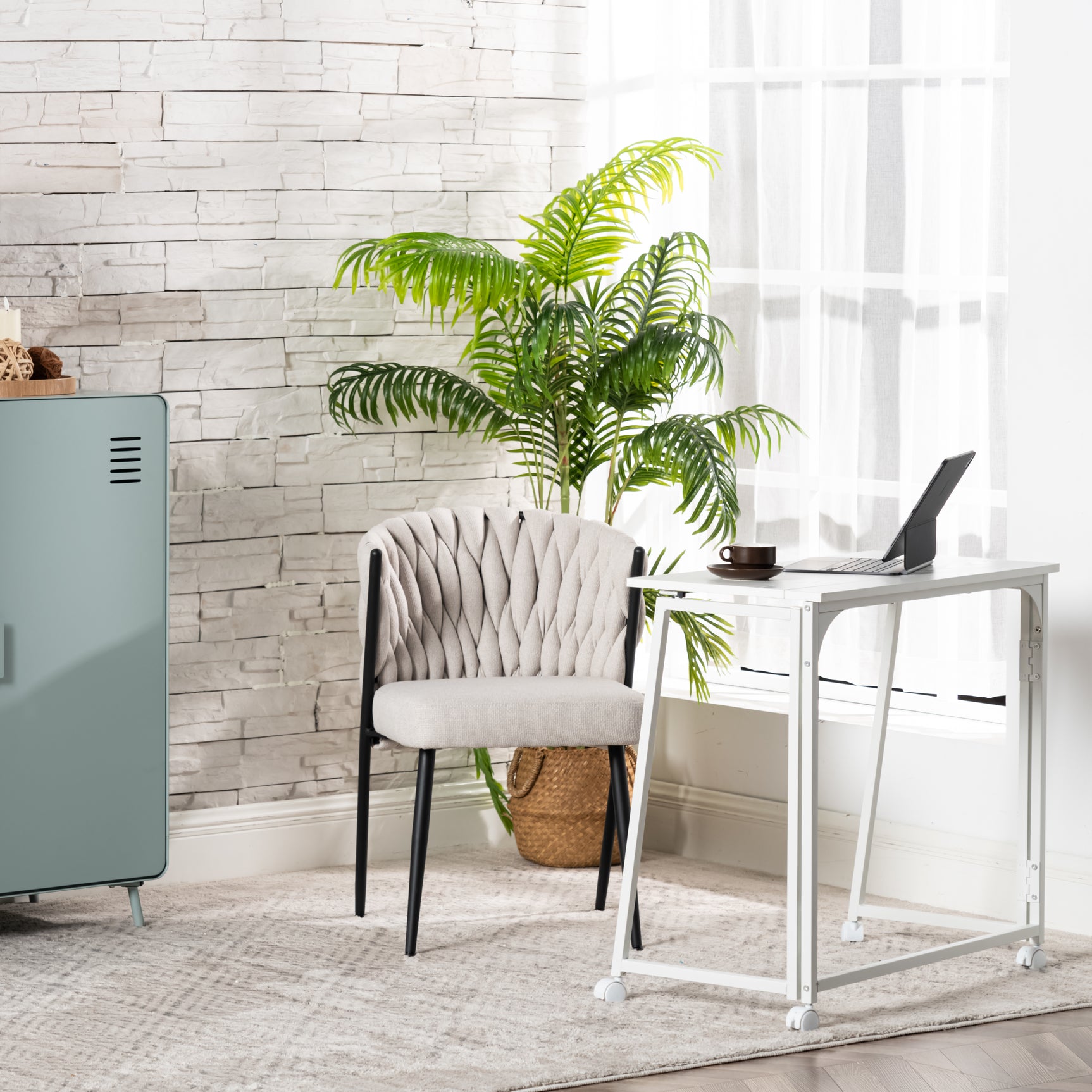 Set aus 4 Esszimmerstühlen im Industriestil mit geflochtener Rückenlehne aus beigem Stoff – MILIANA