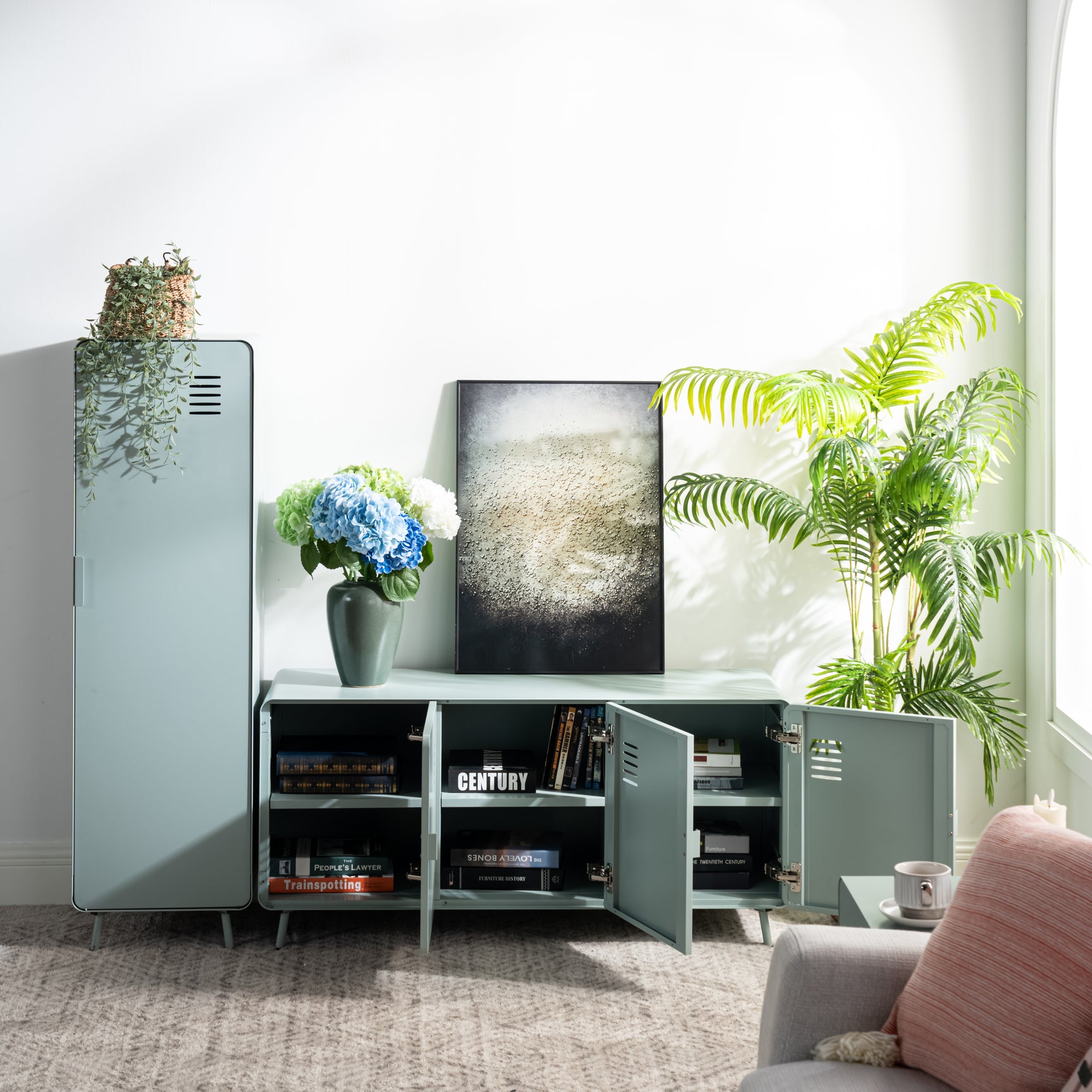 TV-Möbel/Wohnzimmer-Sideboard aus hellgrünem Metall, 3 Türen und Holzplatte mit Regalen – WALNUSS