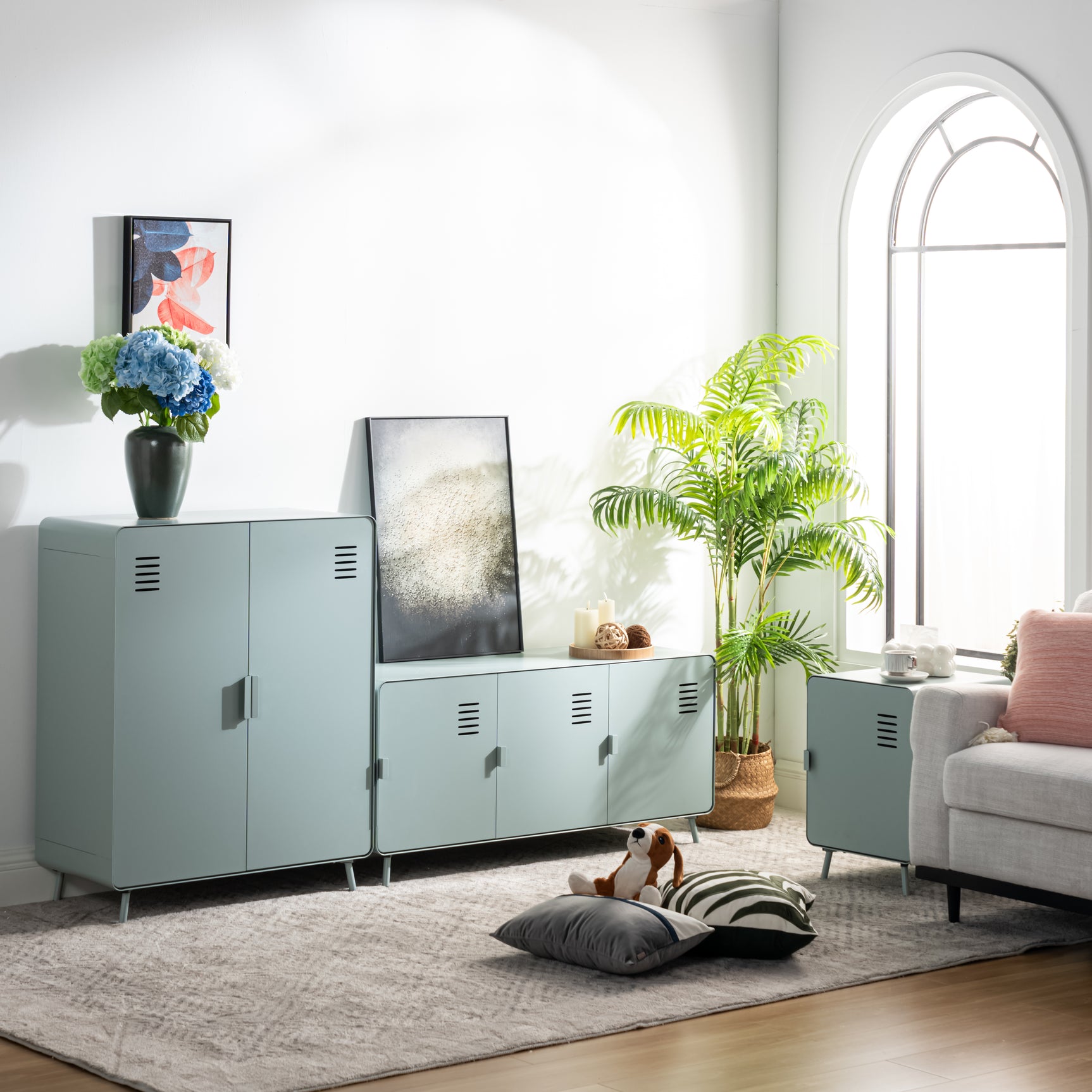 TV-Möbel/Wohnzimmer-Sideboard aus hellgrünem Metall, 3 Türen und Holzplatte mit Regalen – WALNUSS