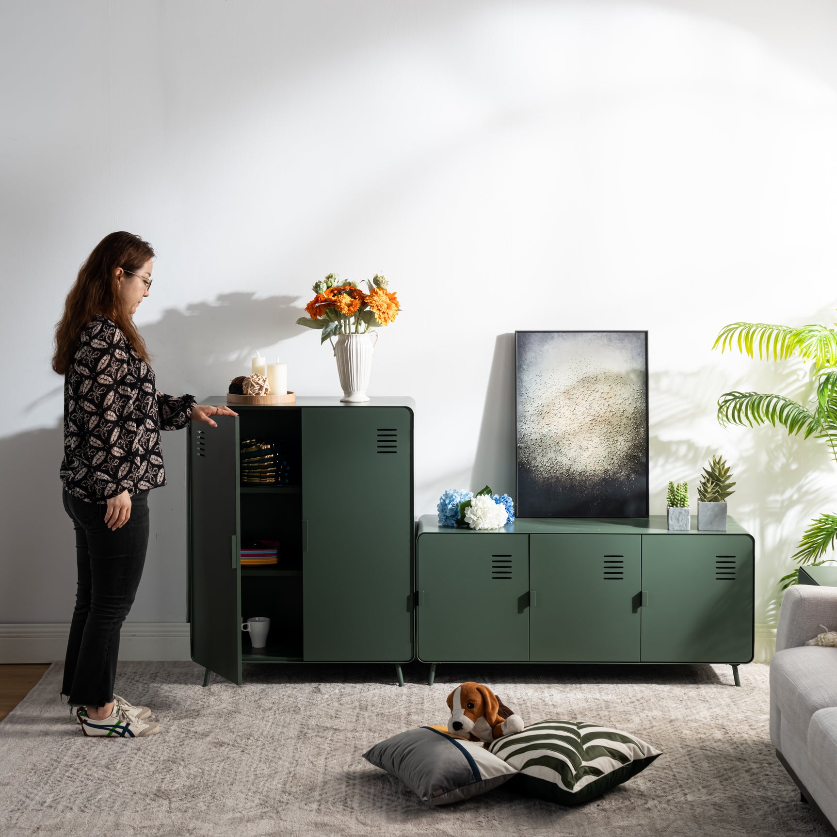 Grüner Metallschrank/Spind im Industriestil mit Regalen und 2 Türen – WALNUSS