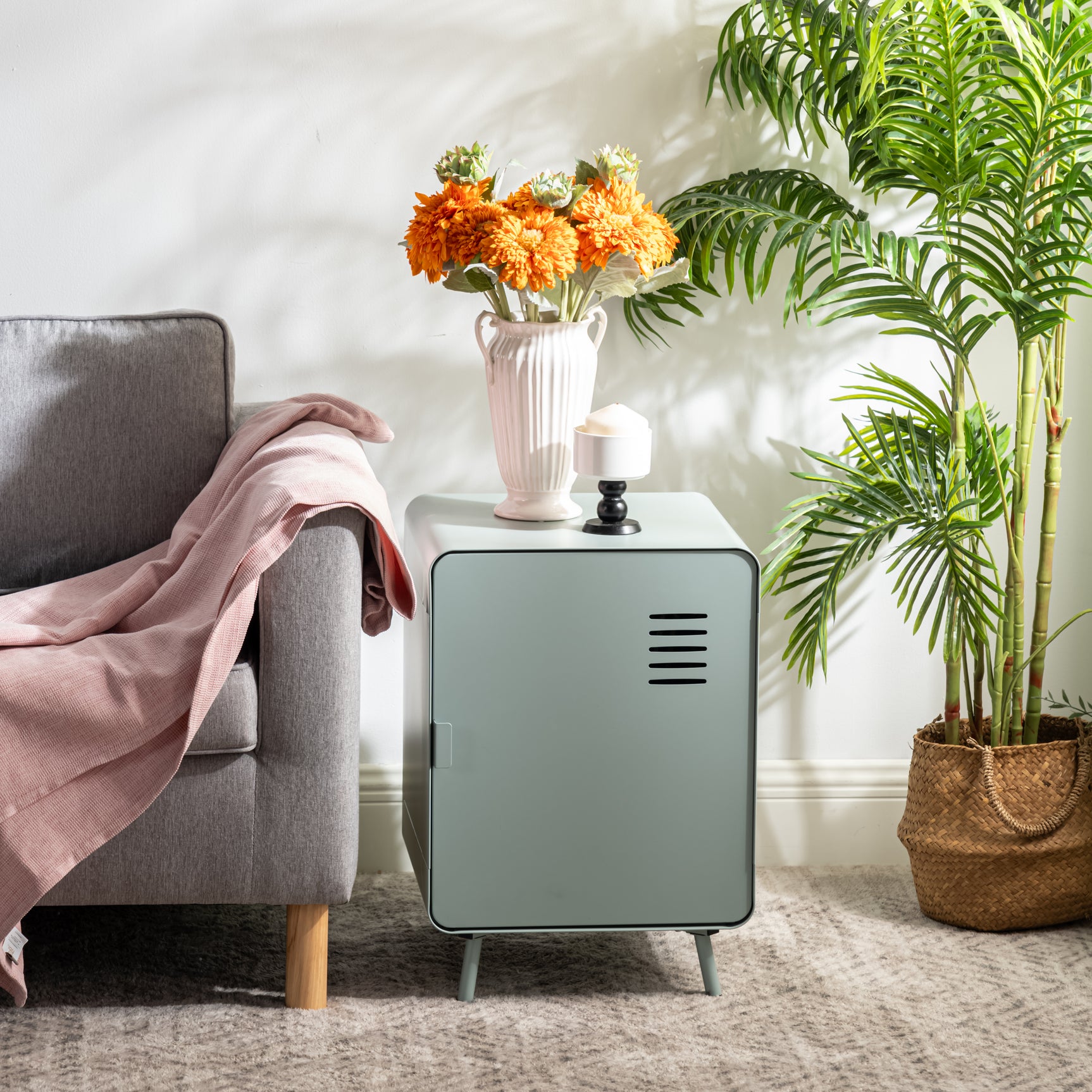 Table de chevet en métal vert clair style industriel avec rangement et étagère - WALNUT
