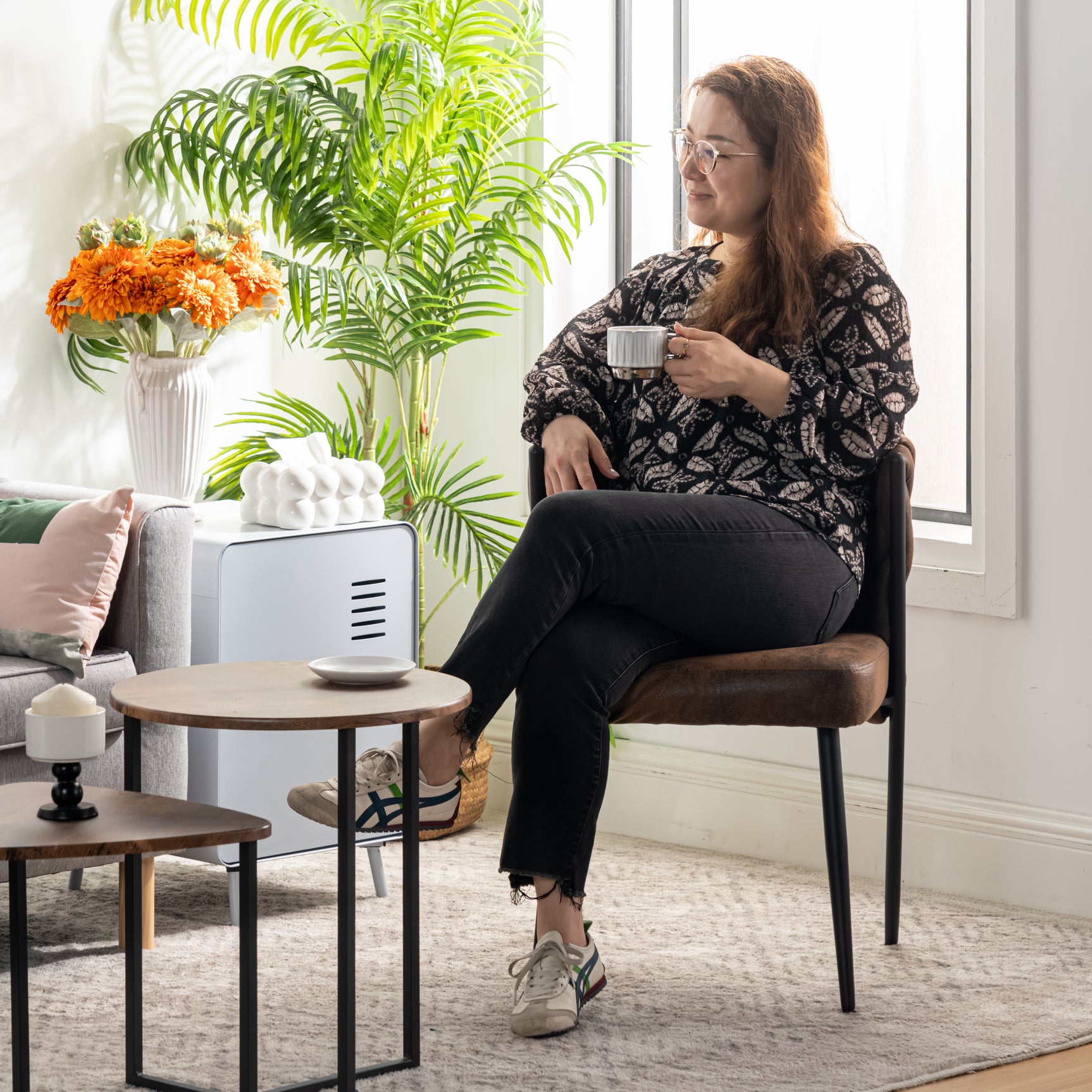 Table de chevet en métal blanc style industriel avec rangement et étagère - WALNUT