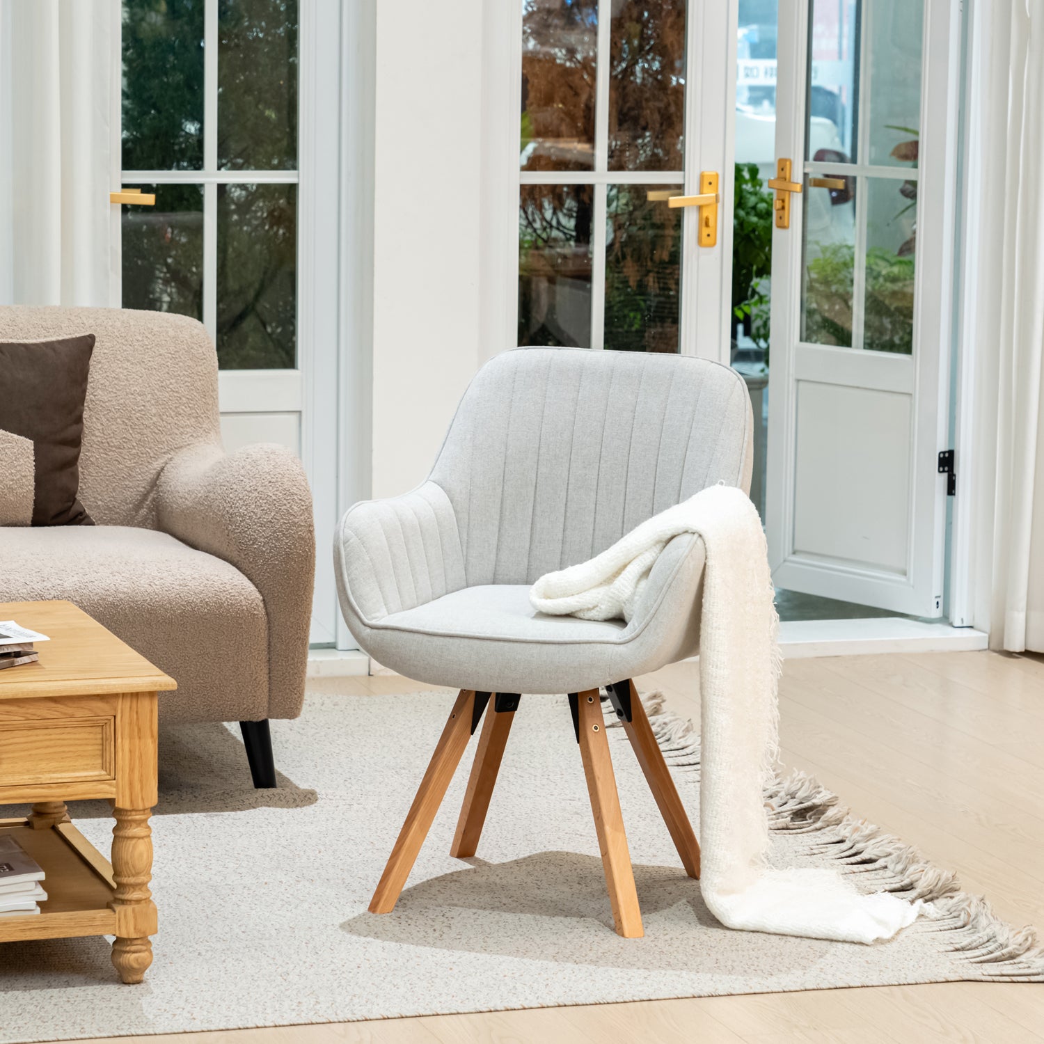 Bequemer Esszimmerstuhl aus beigem Stoff, 360° drehbar – CARSON FABRIC BEIGE