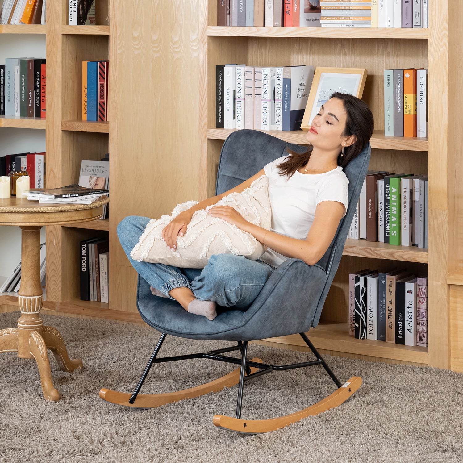 Scandinavian breastfeeding armchair with blue velvet armrests with stitching - kelan