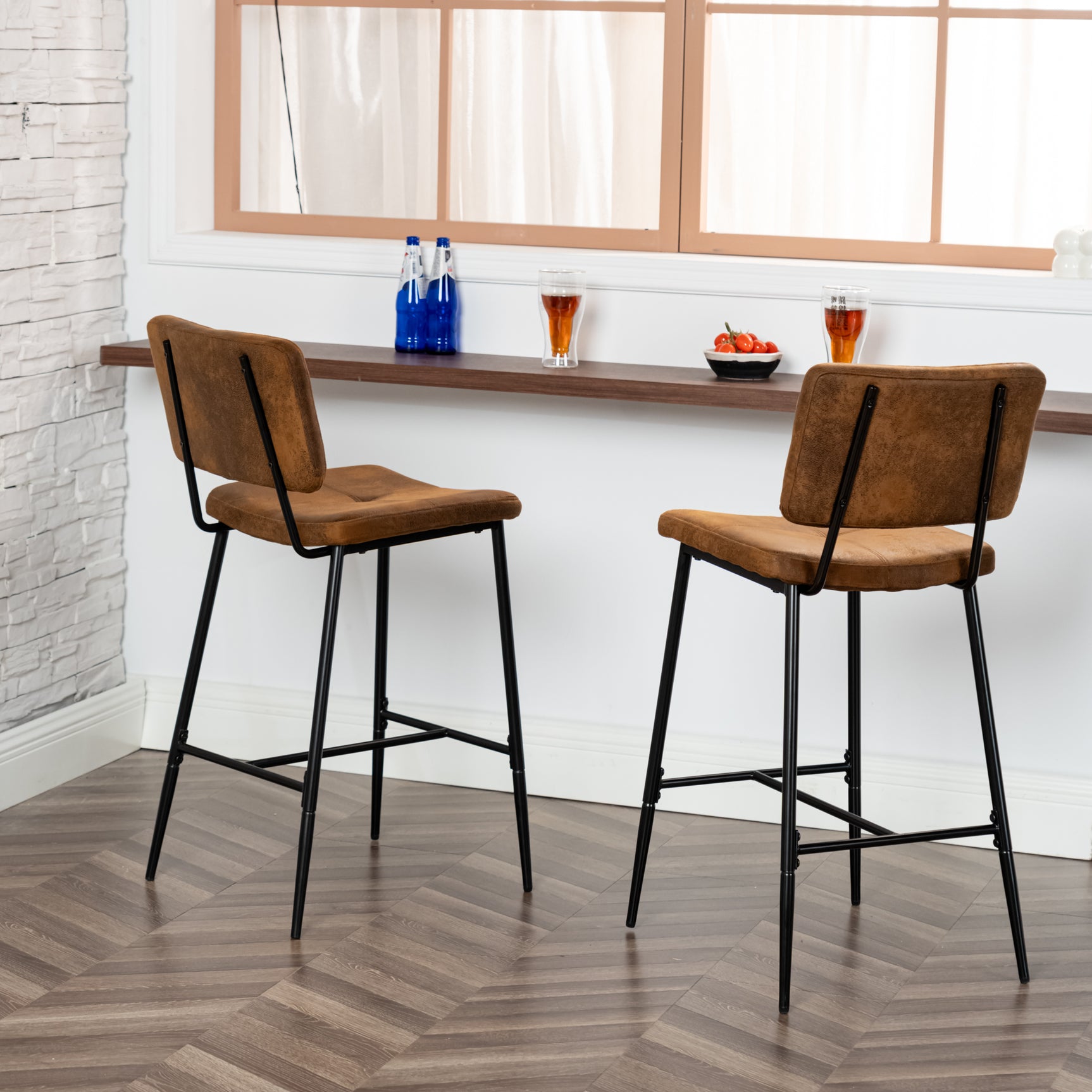 Set mit 2 industriellen Barhockern mit Wildlederrücken – POMONA BAR
