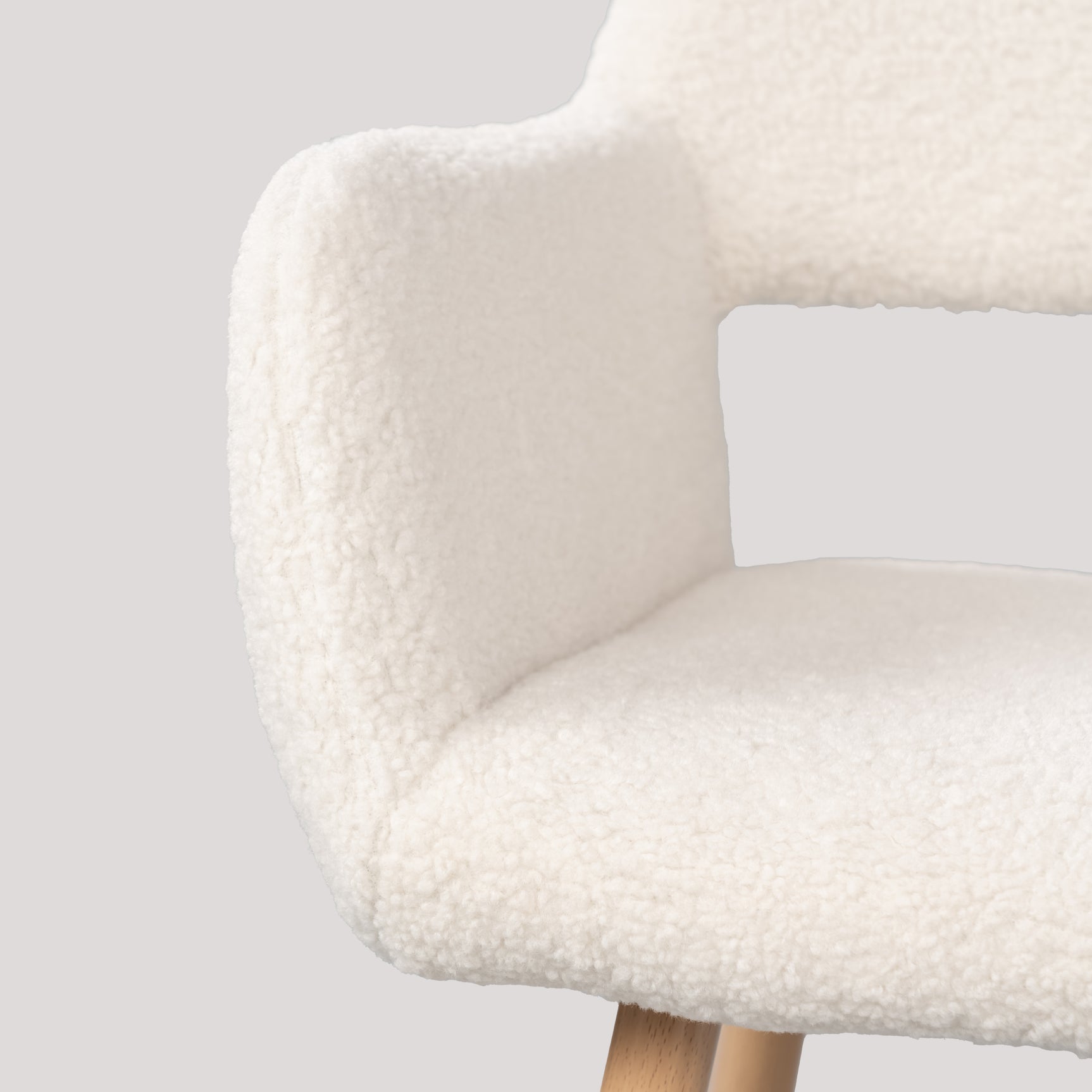 Lot de 6 fauteuils de salle à manger scandinaves avec accoudoirs en tissu mouton bouclette beige - CROMWELL