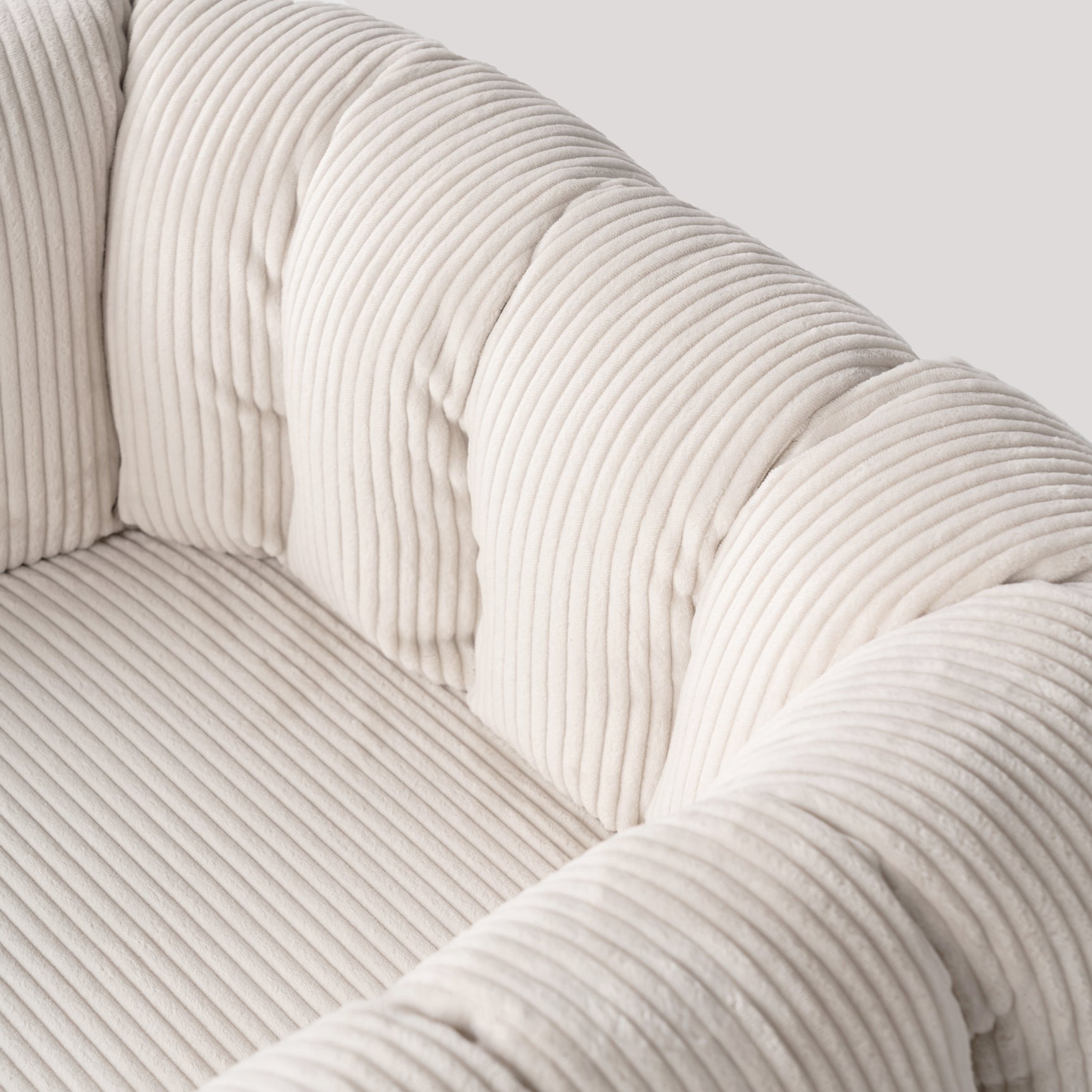 Fauteuil lounge avec accoudoirs en velours côtelé beige - DOMCO