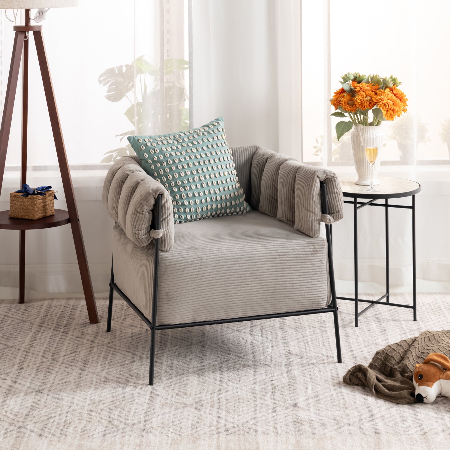 Fauteuil lounge avec accoudoirs en velours côtelé taupe clair - DOMCO