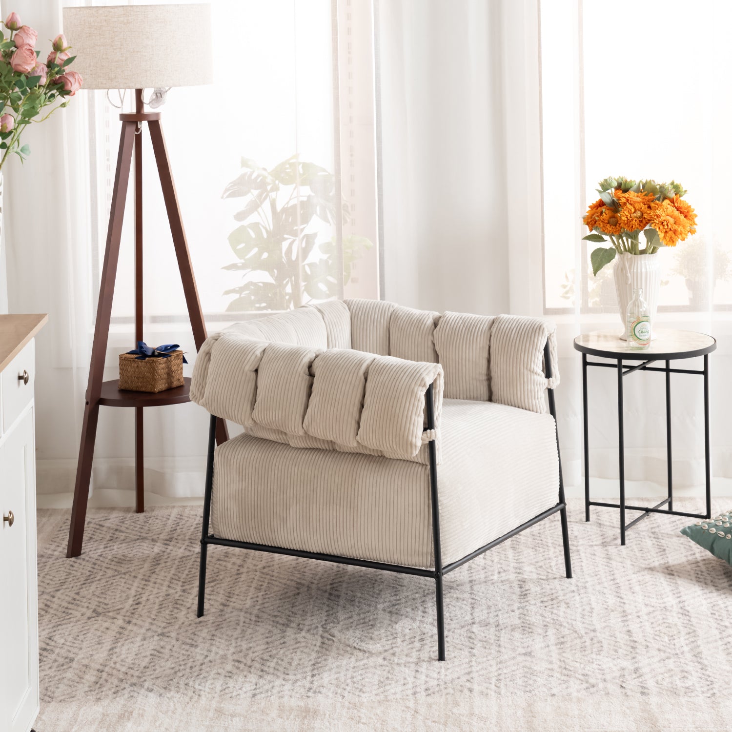 Fauteuil lounge avec accoudoirs en velours côtelé beige - DOMCO