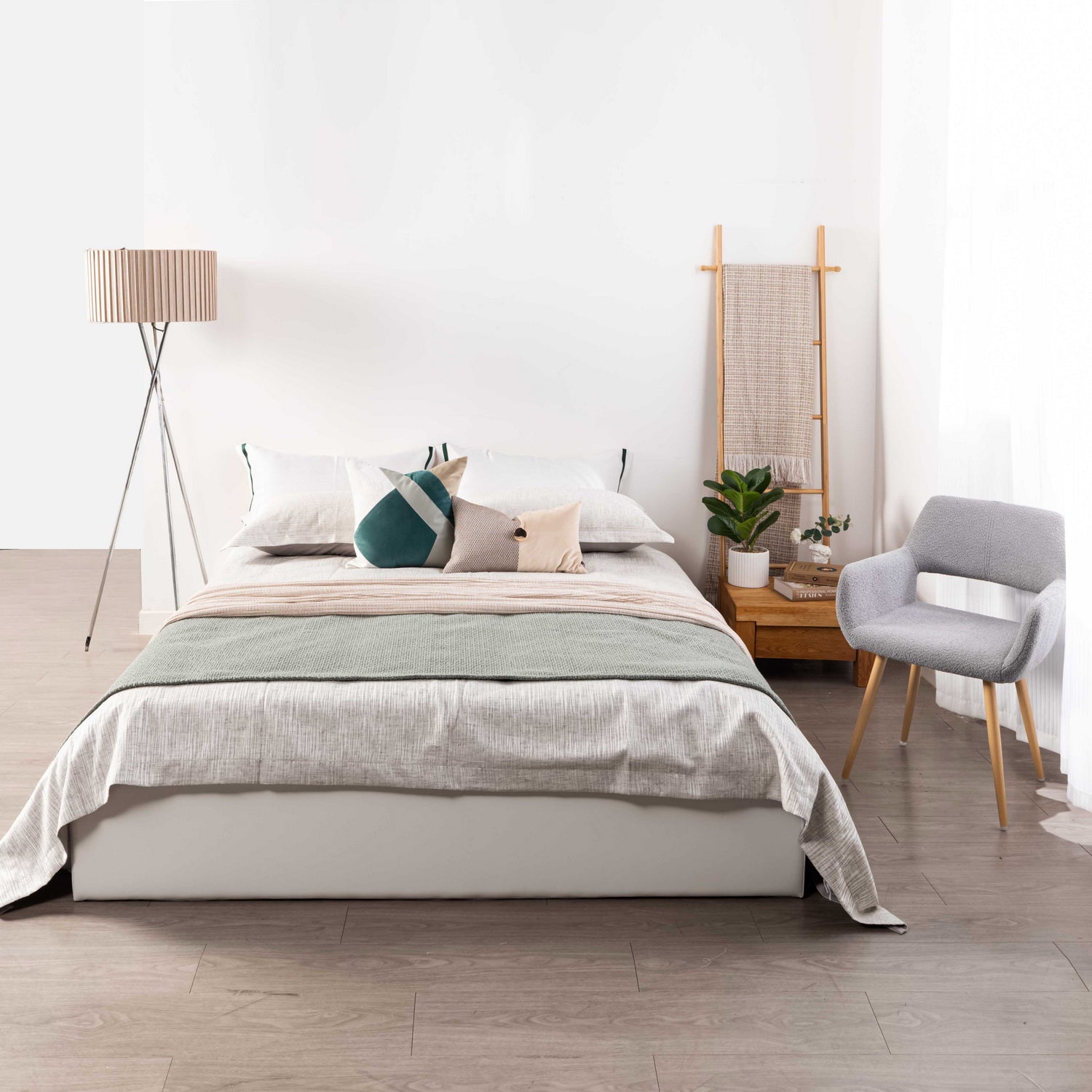 Lit coffre 2 places (140x190) avec sommier à lattes au style scandinave en similicuir blanc - MAJESTY