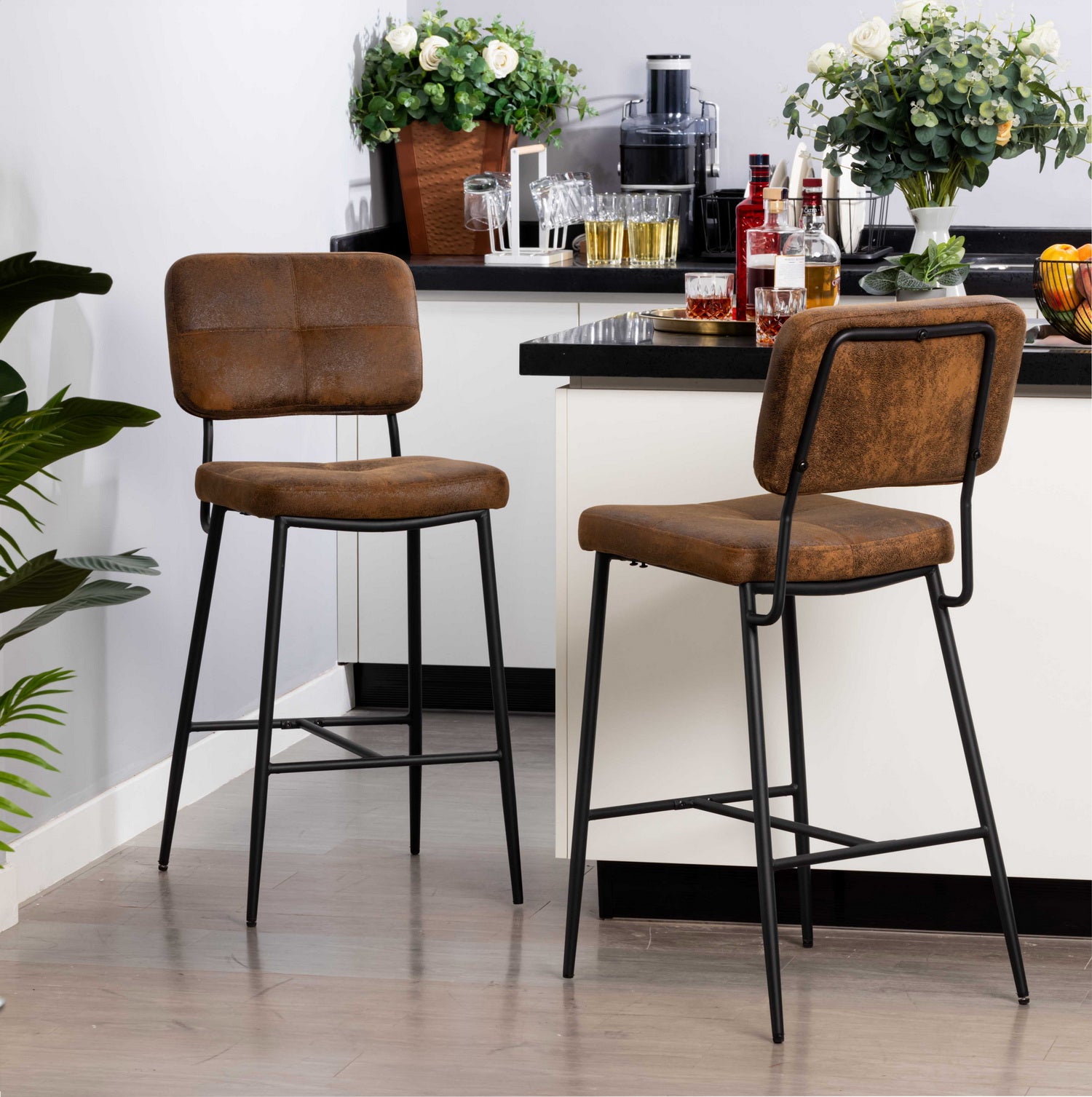 Set mit 4 industriellen Barhockern mit Wildlederrücken – INDEPENDENCE BAR