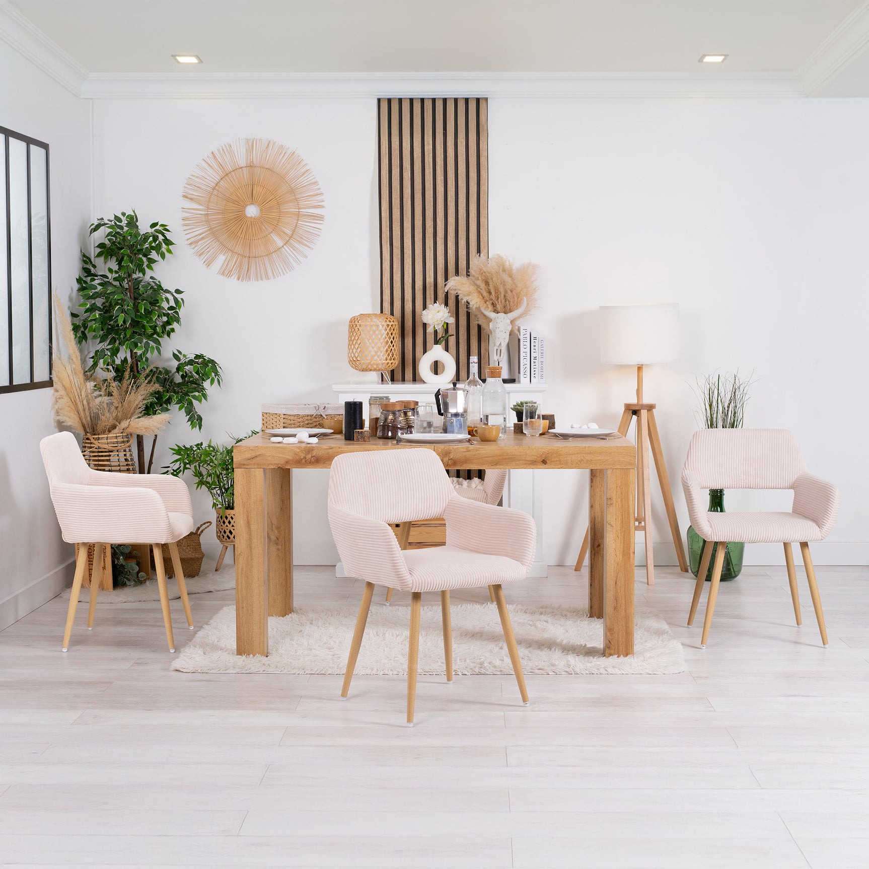 Set von 4 skandinavischen Esszimmer Sesseln mit beige Samtarmlehnen - Cromwell Cord