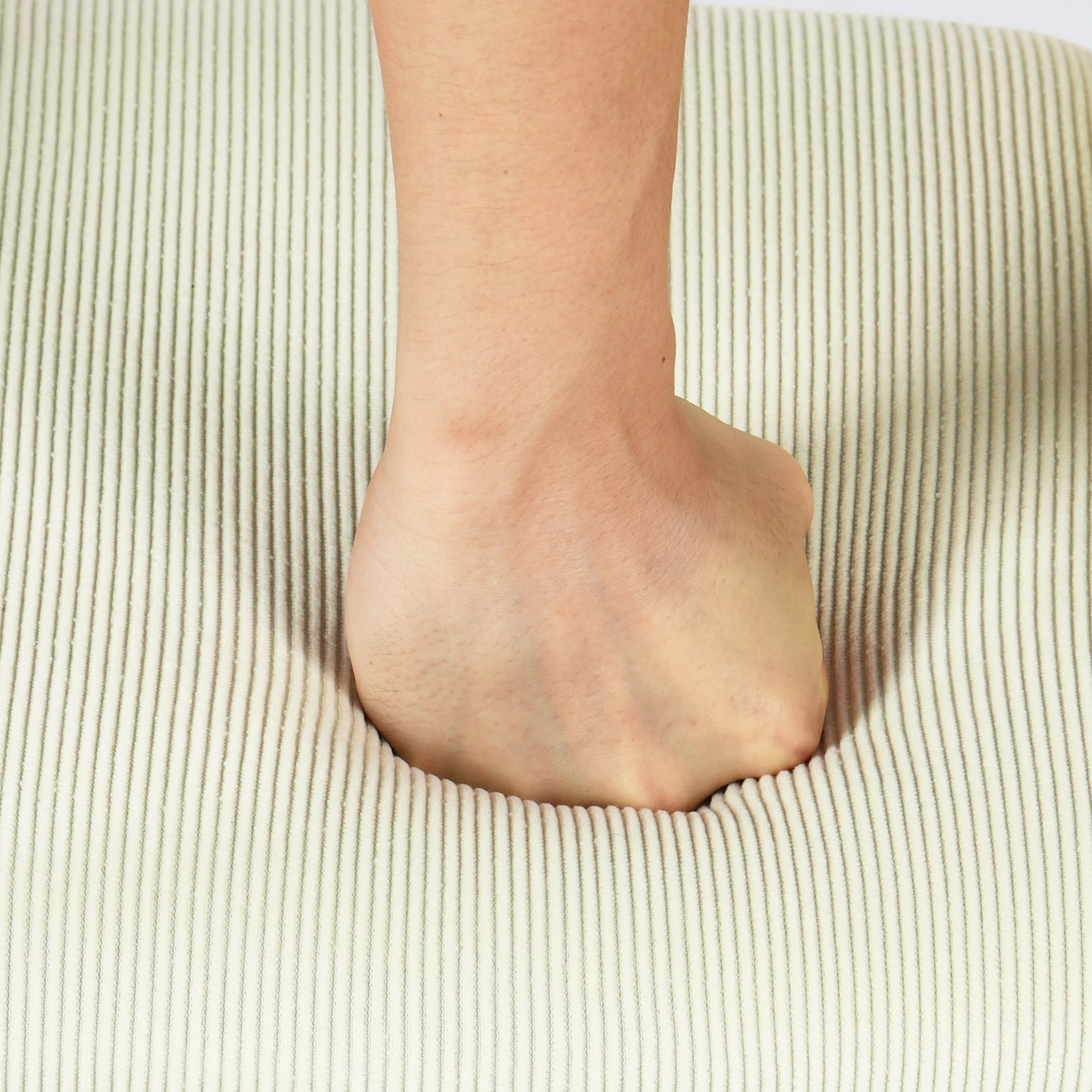 Ensemble bureau pliable en métal noir et fauteuil de bureau en velours côtelé beige ââ‚?ASCOLI & ROSS