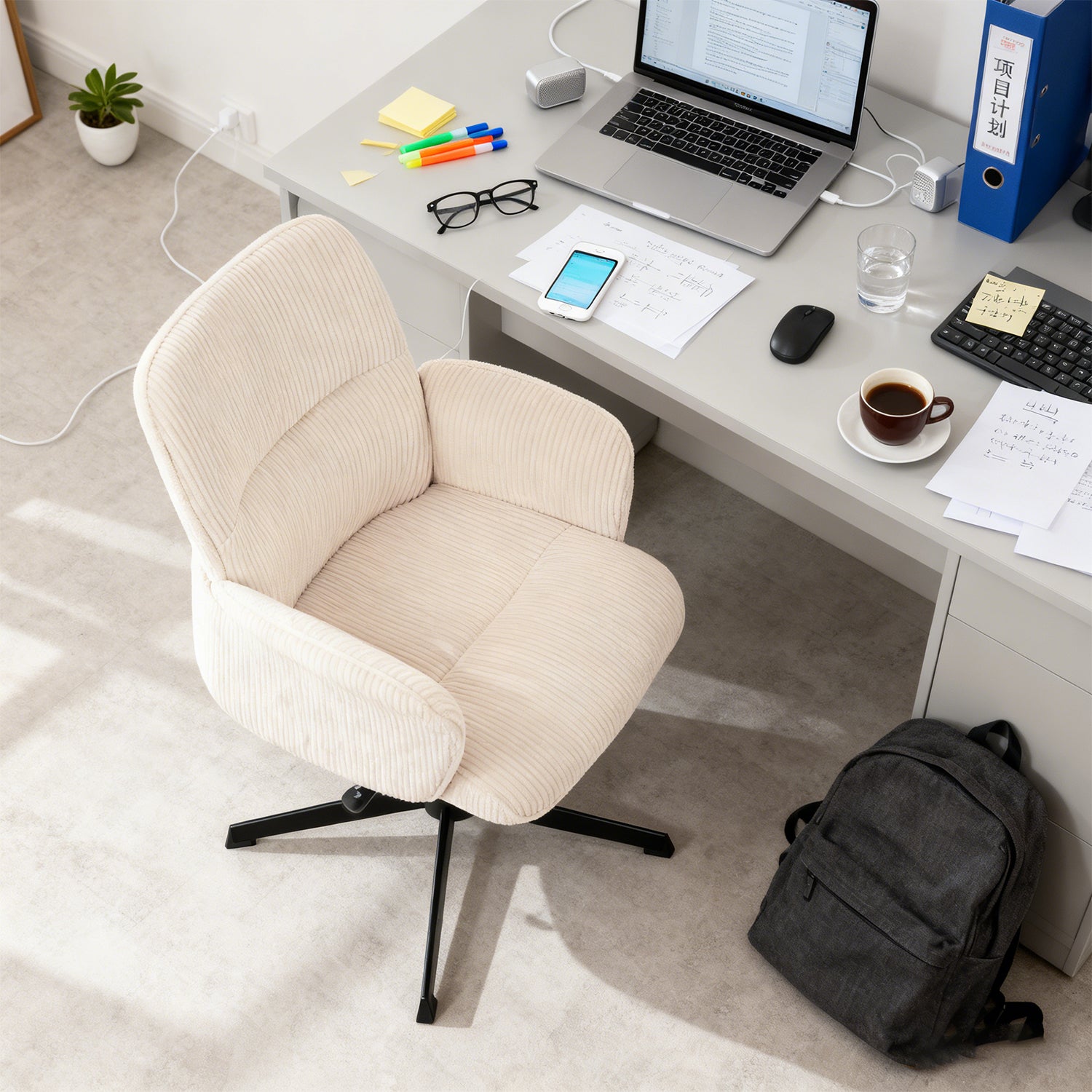 Fauteuil de bureau ergonomique pivotant et réglable avec accoudoirs en velours côtelé beige - THOMASINA