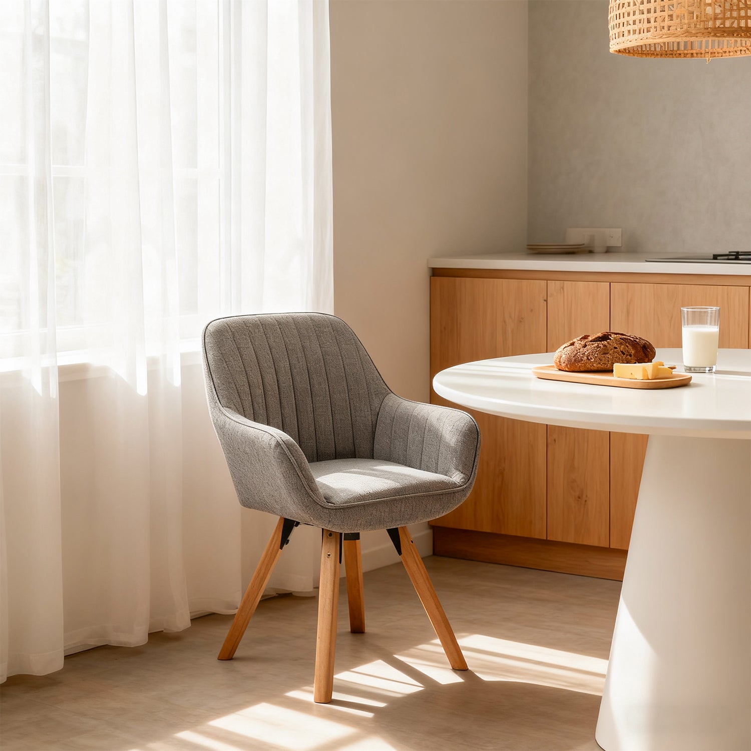 Bequemer Esszimmerstuhl aus grauem Stoff, 360° drehbar – CARSON FABRIC GREY