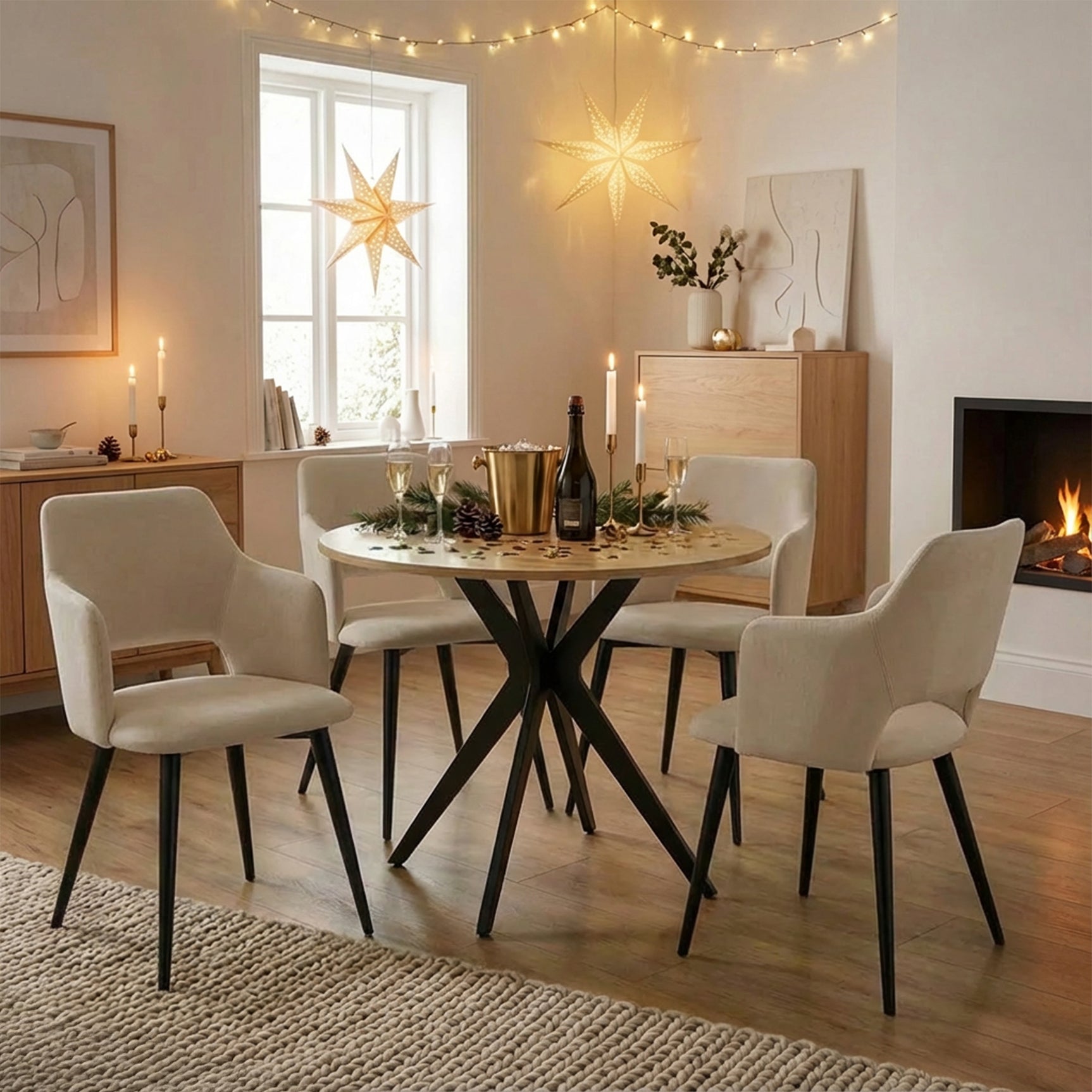 Ensemble table à manger ronde en chêne avec pieds en forme de X et 4 fauteuils en tissu beige de style scandinave pour salle à manger