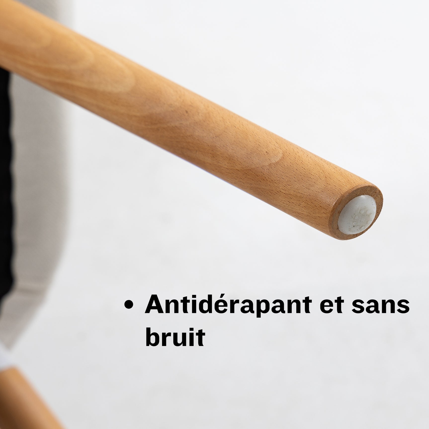 Fauteuil scandinave avec accoudoirs en tissu patchwork aqua à surpiqûres - FUNKEL