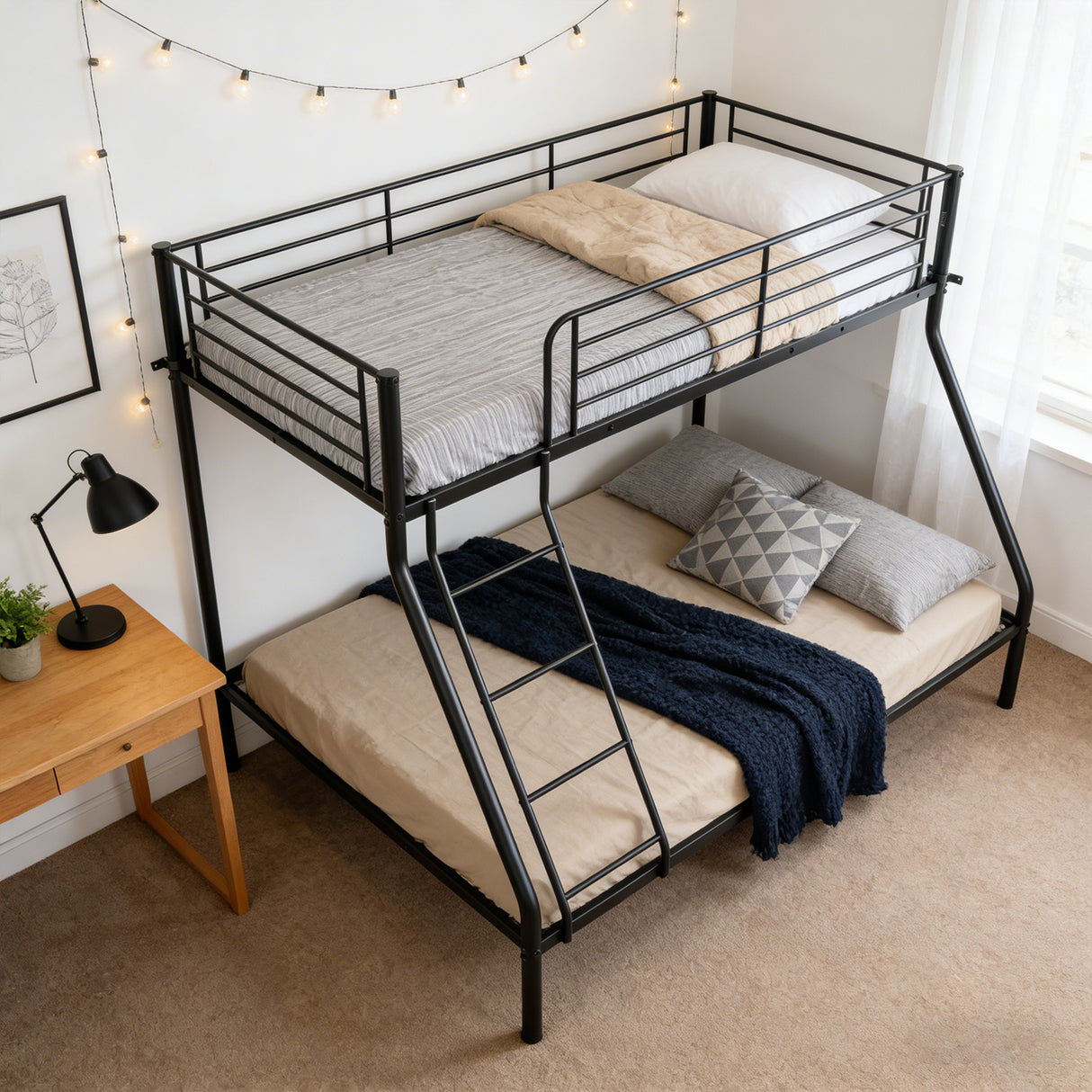 Lit superposé 3 places et 2 étages en métal noir avec échelle 140x190cm et 90x190cm (matelas non inclus) - JAZZ