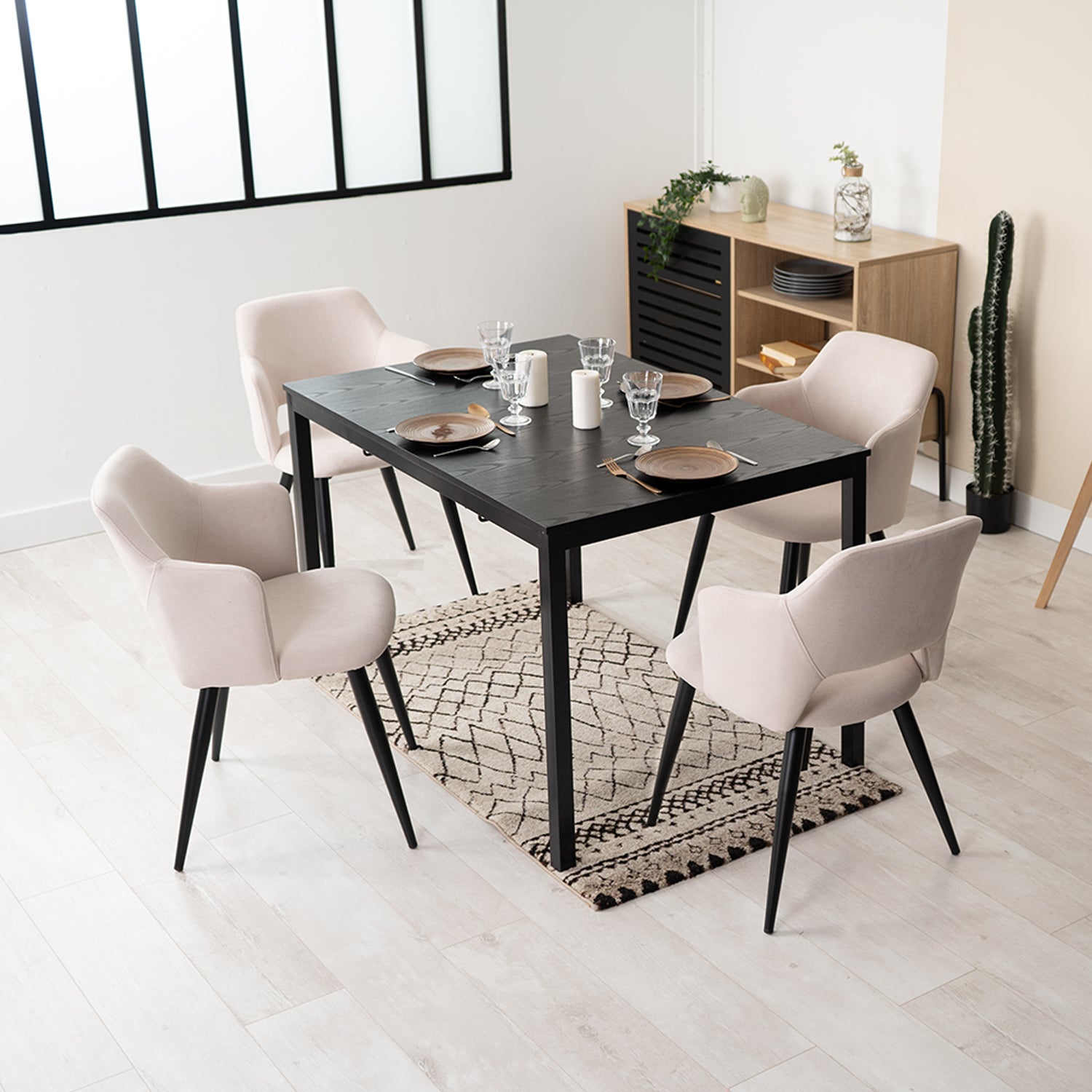 Round Table Table Table Table Timber Ø80 cm with 4 black velvet chairs, modern and comfortable style