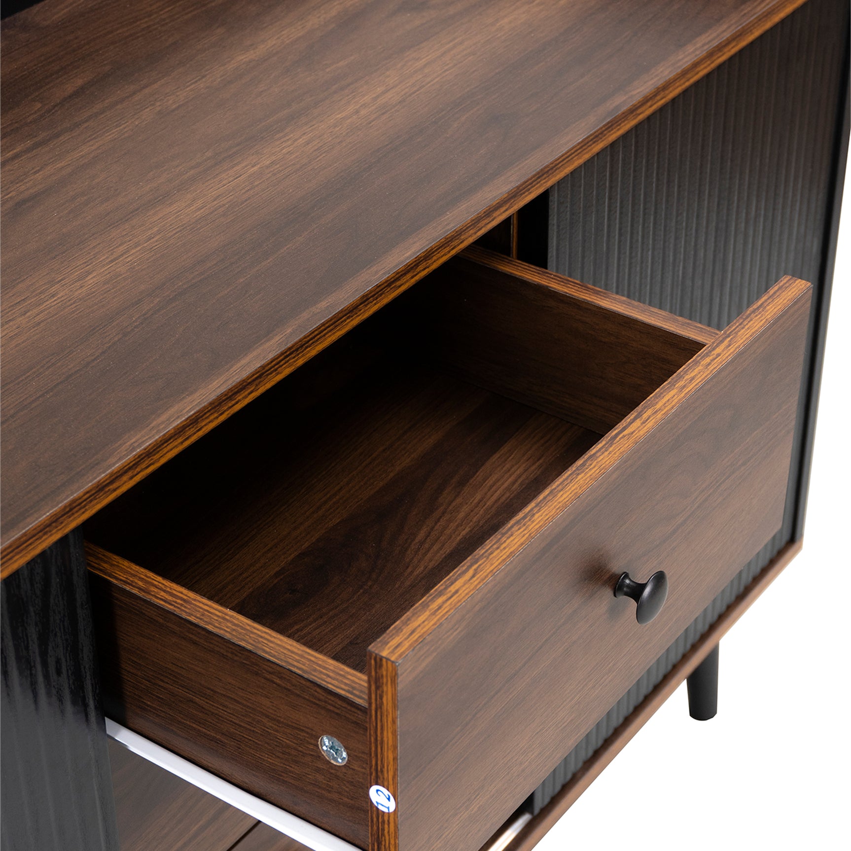 Buffet moderno en negro y madera con 3 cajones y puertas correderas estriadas
