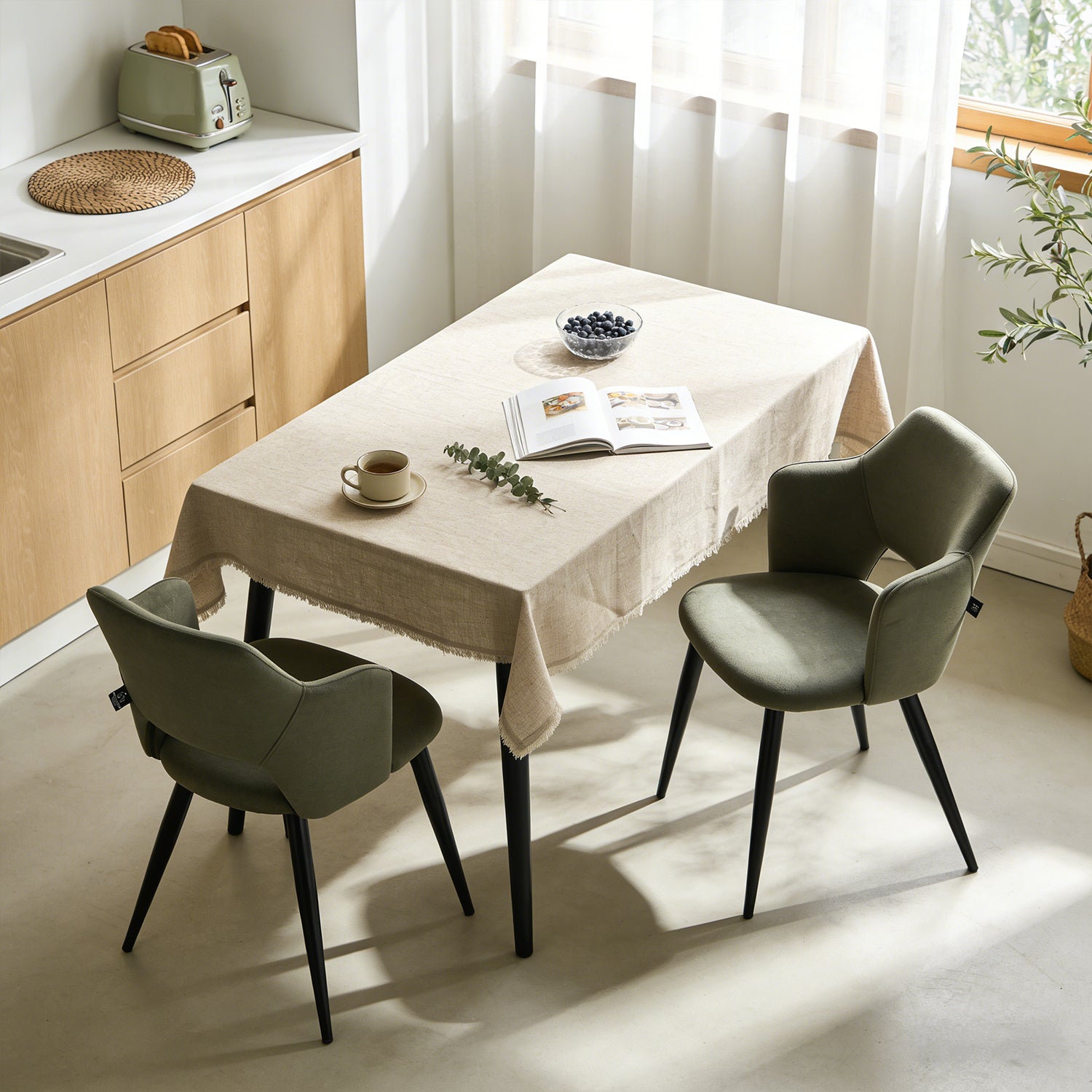 Lot de 2 chaises de salle à manger scandinaves avec accoudoirs en tissu résistant aux animaux et assise rembourrée, vert - AKANJI CC