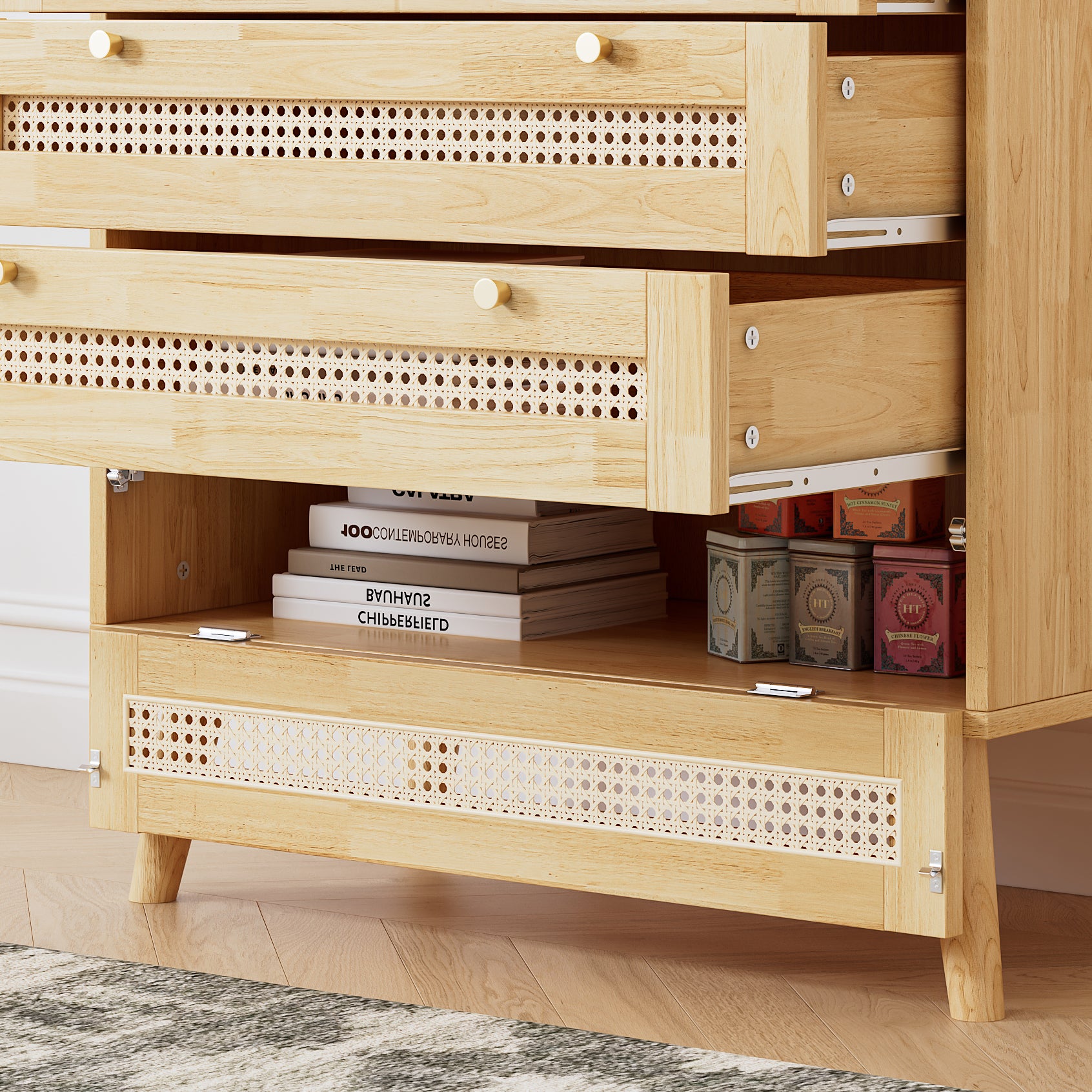 Commode classique à 3 tiroirs, avec dessus de tiroir en rotin, couvercle inférieur rabattable, poignée en métal doré et pieds en bois, offrant un espace de rangement pour le salon et la chambre