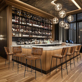 Set mit 6 industriellen Barhockern mit Wildlederrücken – POMONA BAR