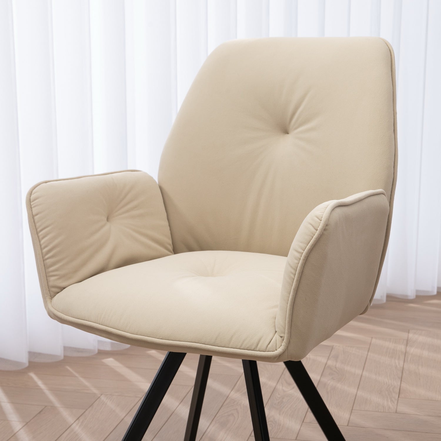 Conjunto de 4 cómodas sillas de comedor en tela y ante beige con reposabrazos - CALF SUEDE+BEIGE
