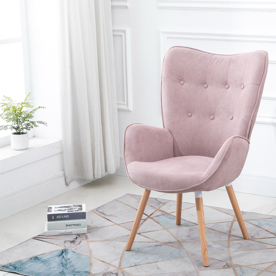 Fauteuil scandinave avec accoudoirs en tissu rose capitonné - KAS