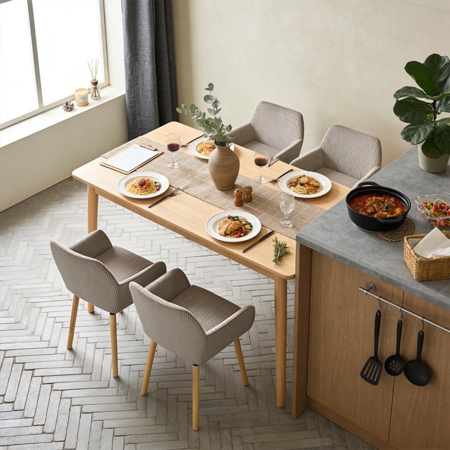Lot de 4 chaises de salle à manger de style scandinave avec pieds en bois et accoudoirs en velours côtelé gris - ELIA