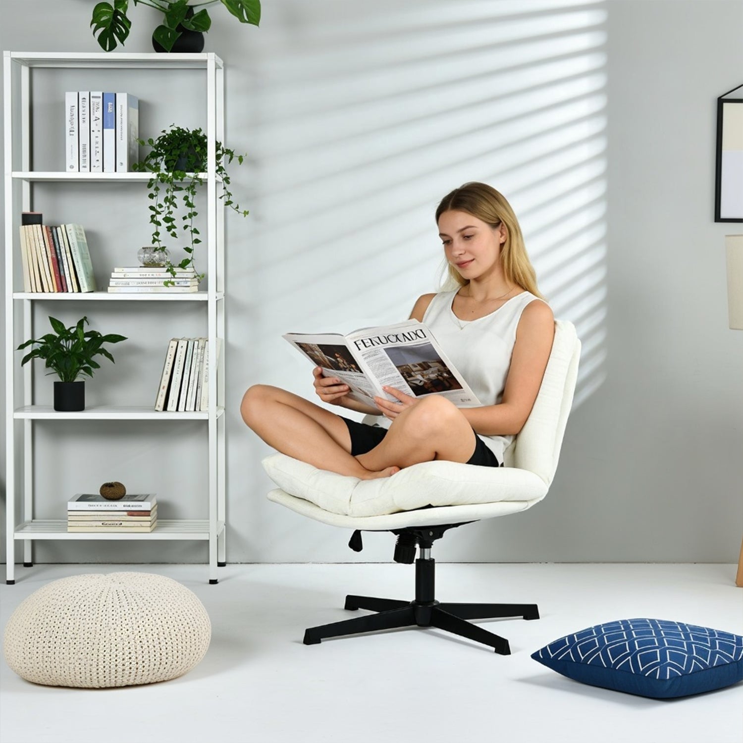 Drehbarer, verstellbarer Freizeitsessel mit Armlehnen aus beigem Cord – DUROTHIL